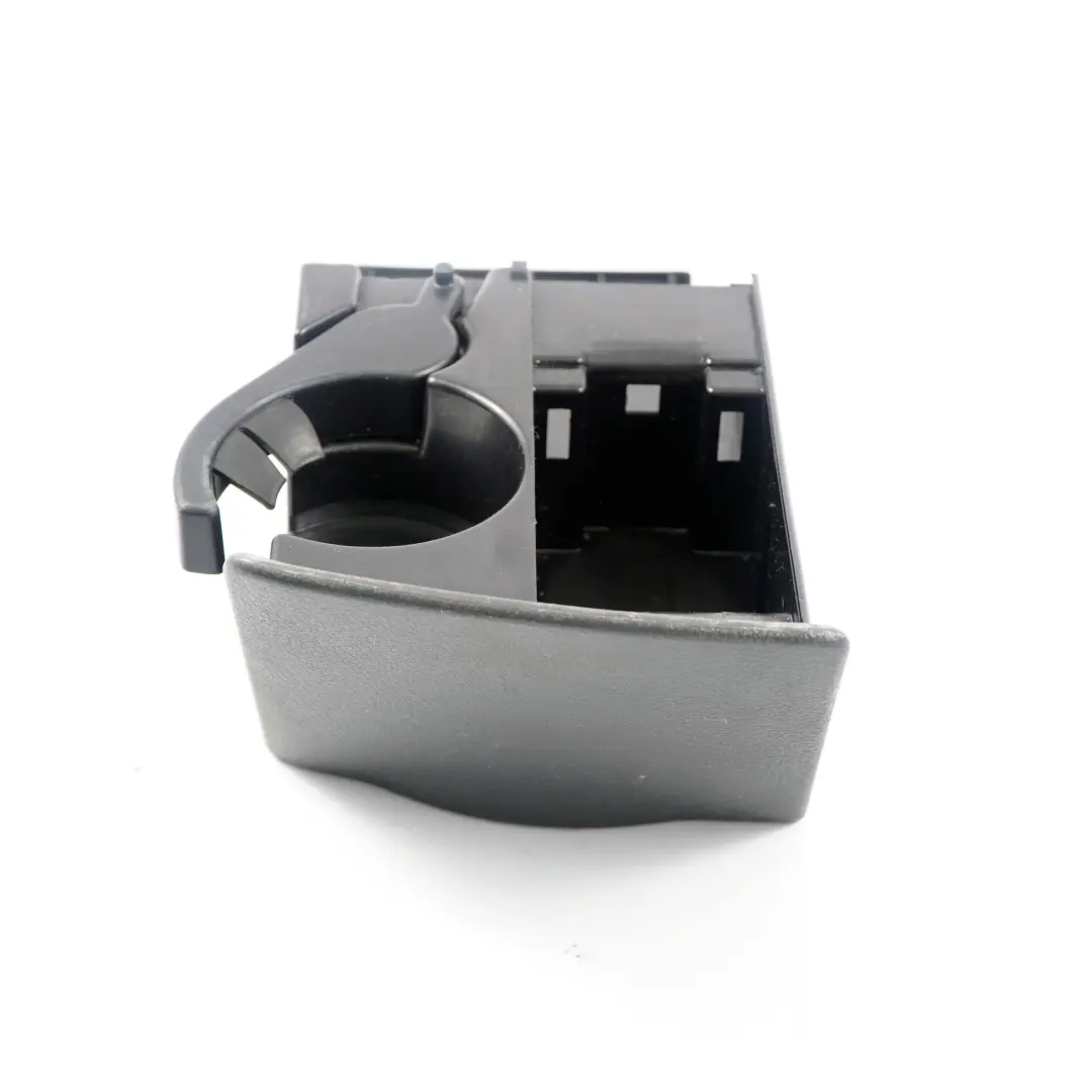 Cendrier porte-gobelet Couvercle garniture prise pour Mercedes W639 Vito à propos du numéro de pièce A6396800358 Mercedes W639 Vito Cendrier porte-gobelet Couvercle garniture prise - SKU A6396800358 - Numéro de pièce A6396800358