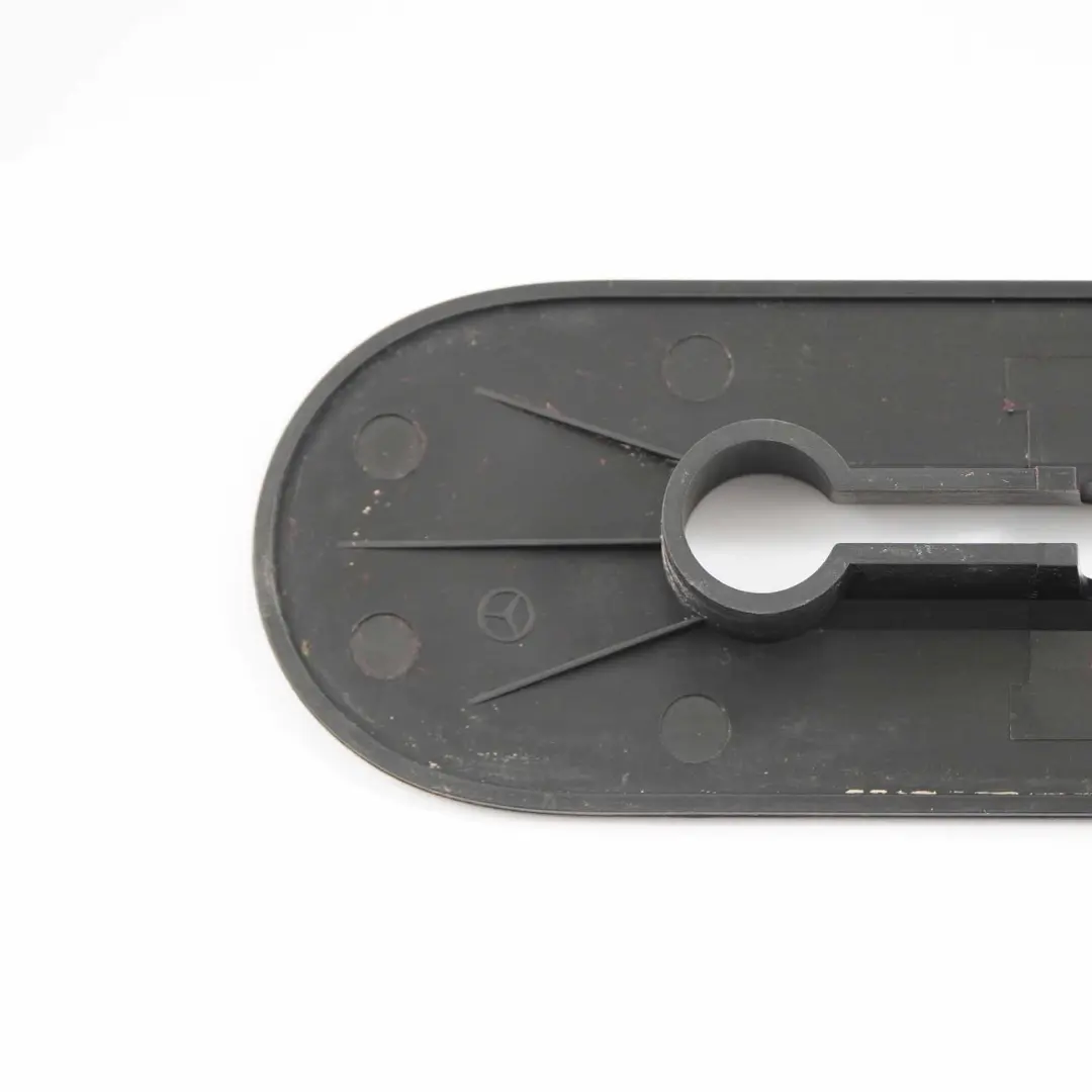 Asiento Rail Clip Montaje Recubrimiento Delantero para Mercedes Vito W639 con número de pieza A6396840195 Mercedes Vito W639 Asiento Rail Clip Montaje Recubrimiento Delantero - SKU A6396840195 - Número de pieza A6396840195