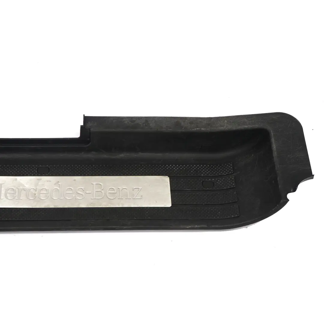 Mercedes Vito W639 Plaque de seuil Porte avant droite Cache entrée Panneau - SKU A6396861010 - Numéro de pièce A6396861010