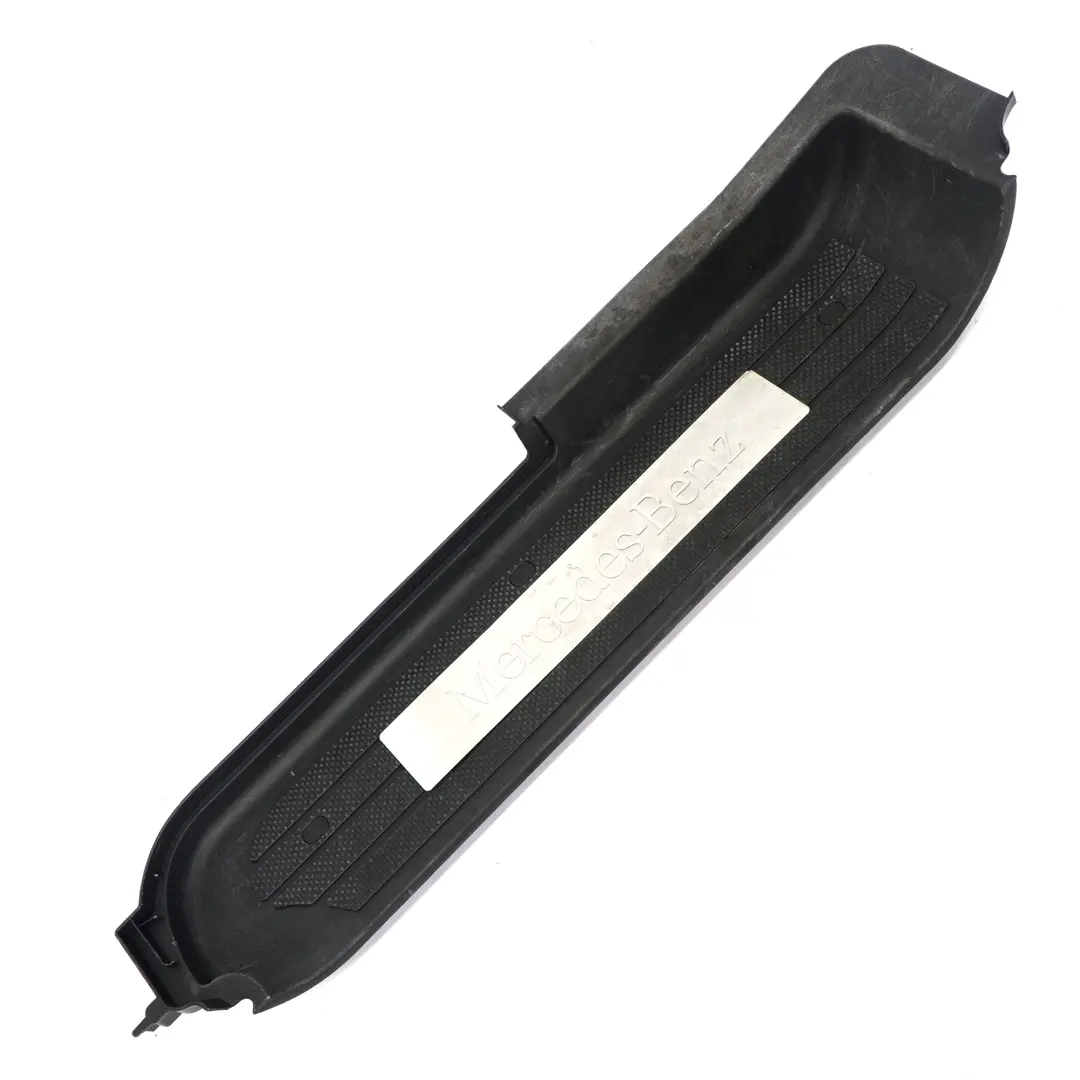 Piastra di gradino Porta anteriore destra Ingresso Pannello per Mercedes Vito W639 con numero di parte A6396861010 Mercedes Vito W639 Piastra di gradino Porta anteriore destra Ingresso Pannello - SKU A6396861010 - Numero di parte A6396861010