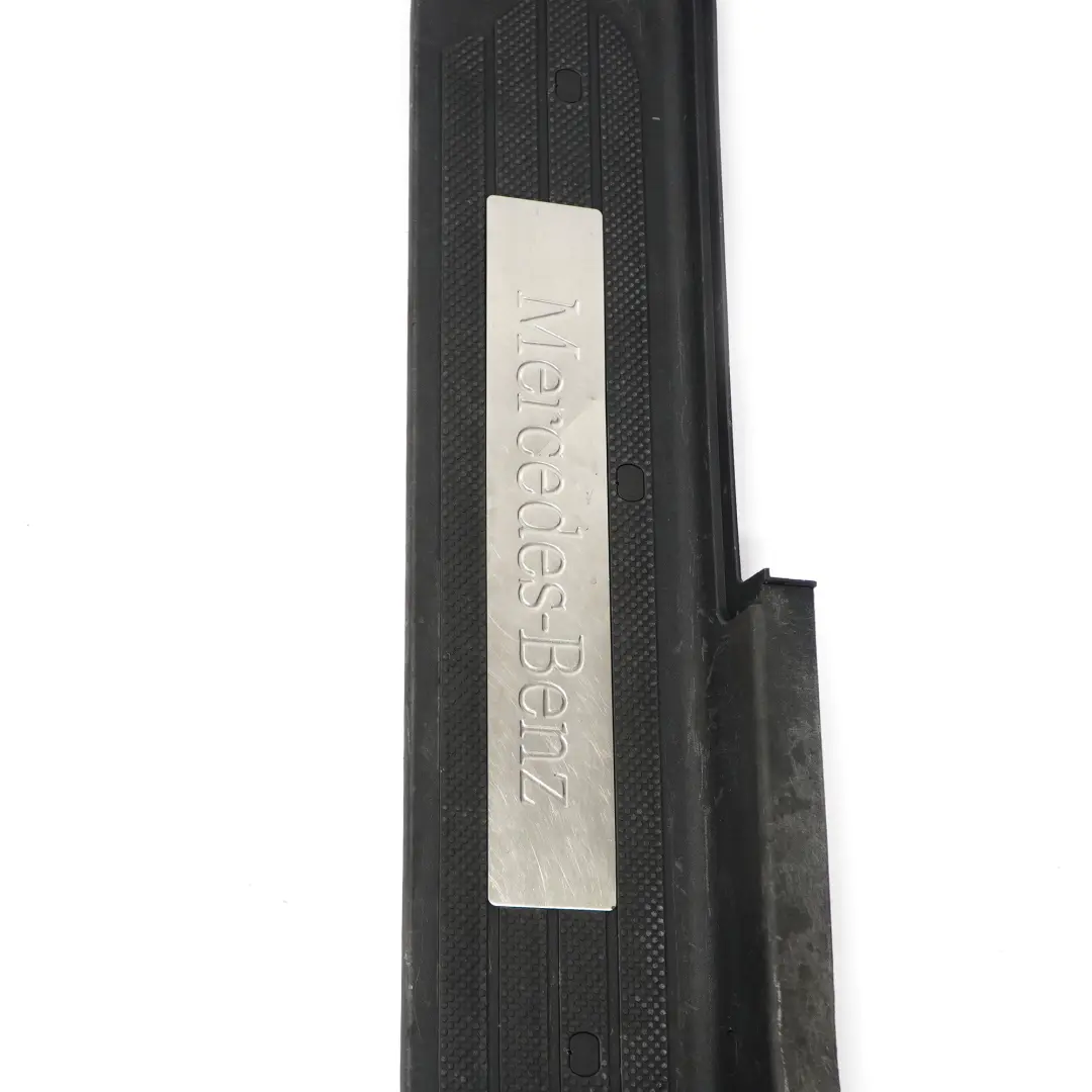 Peldaño Placa Puerta Delantera Derecha Tapa Embellecedor para Mercedes Vito W639 con número de pieza A6396861010 Mercedes Vito W639 Peldaño Placa Puerta Delantera Derecha Tapa Embellecedor - SKU A6396861010 - Número de pieza A6396861010