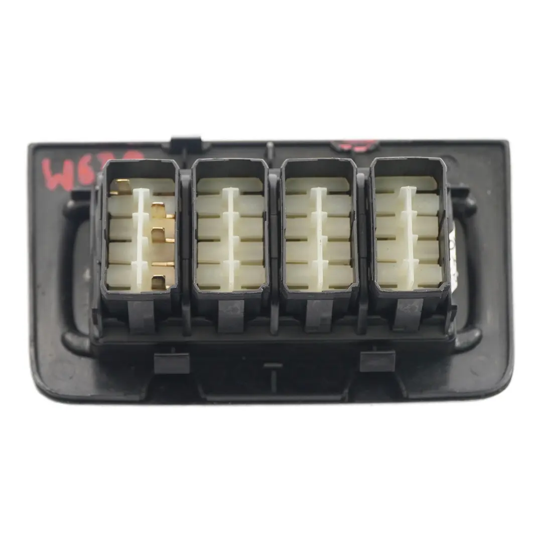 Mercedes W639 W636 Interruttore cruscotto destro DVD OFF - SKU A6396890939 - Numero di parte A6396890939