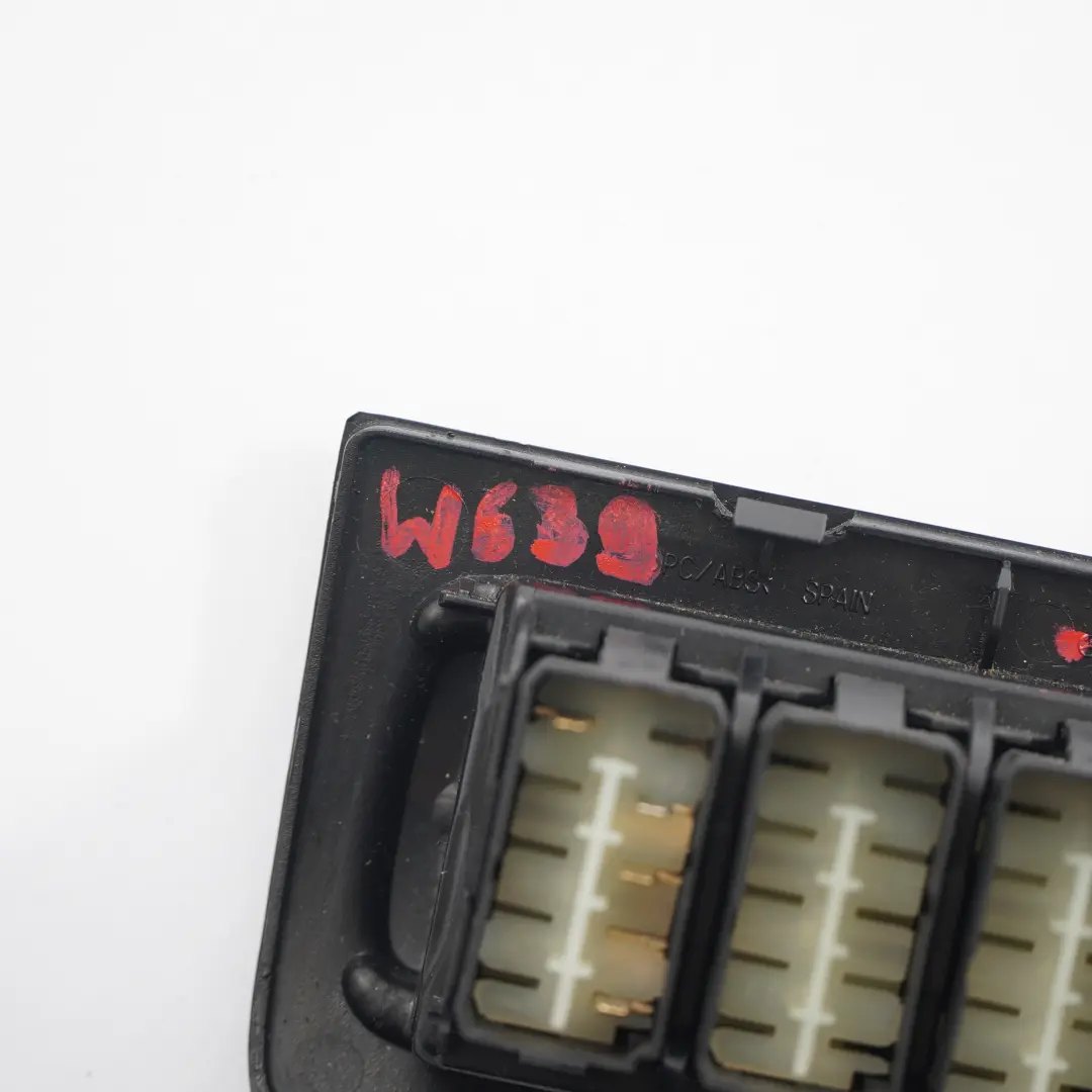 Mercedes W639 W636 Salpicadero Interruptor Derecho DVD OFF - SKU A6396890939 - Número de pieza A6396890939