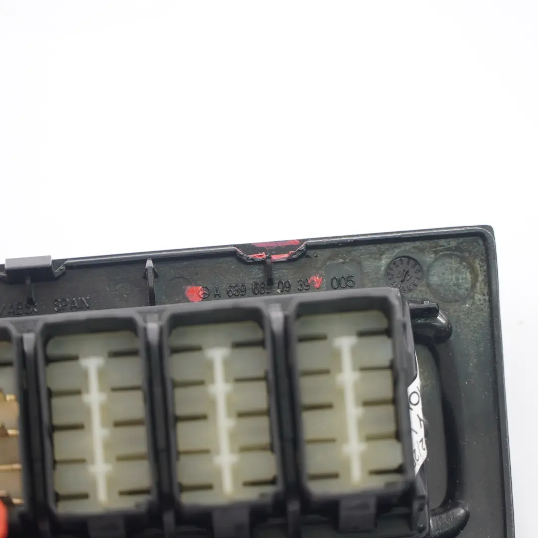 Mercedes W639 W636 Salpicadero Interruptor Derecho DVD OFF - SKU A6396890939 - Número de pieza A6396890939