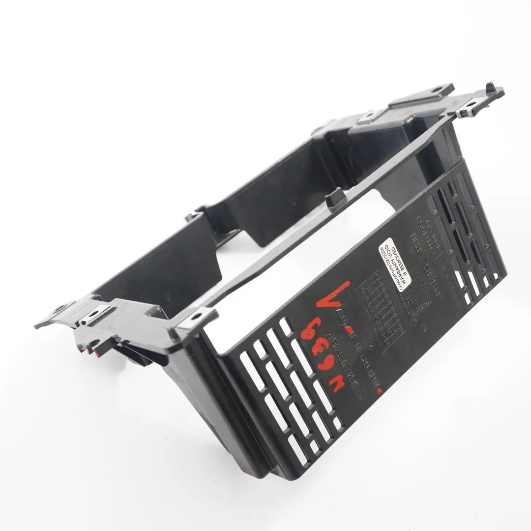 Supporto Radio Staffa Montaggio Unita Principale per Mercedes W639 con numero di parte A6396891031 Mercedes W639 Supporto Radio Staffa Montaggio Unita Principale - SKU A6396891031-1 - Numero di parte A6396891031