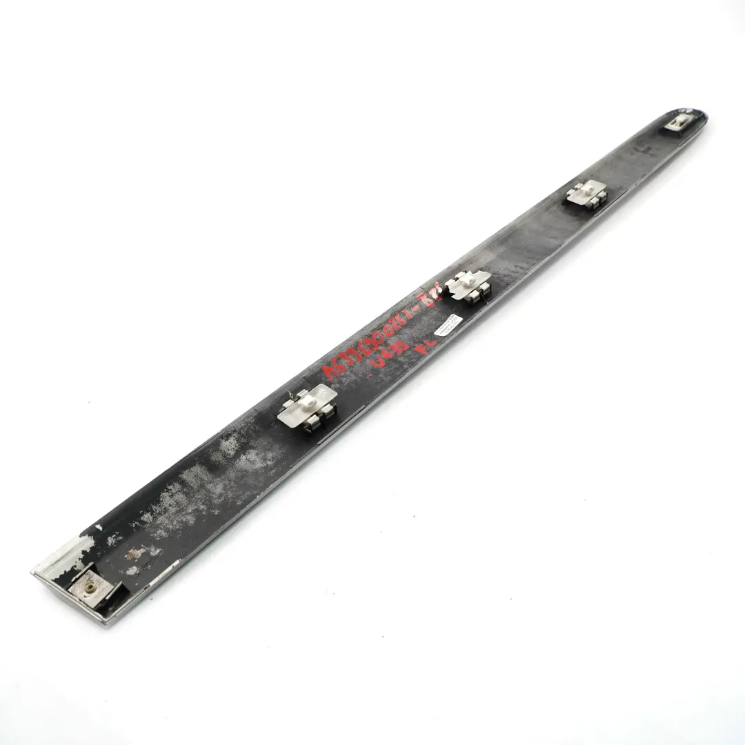 Moulure de Porte Avant Gauche Argent Brillant - 9744 pour Mercedes W639 à propos du numéro de pièce A6396900262 Mercedes W639 Moulure de Porte Avant Gauche Argent Brillant - 9744 - SKU A6396900262-BRS1 - Numéro de pièce A6396900262