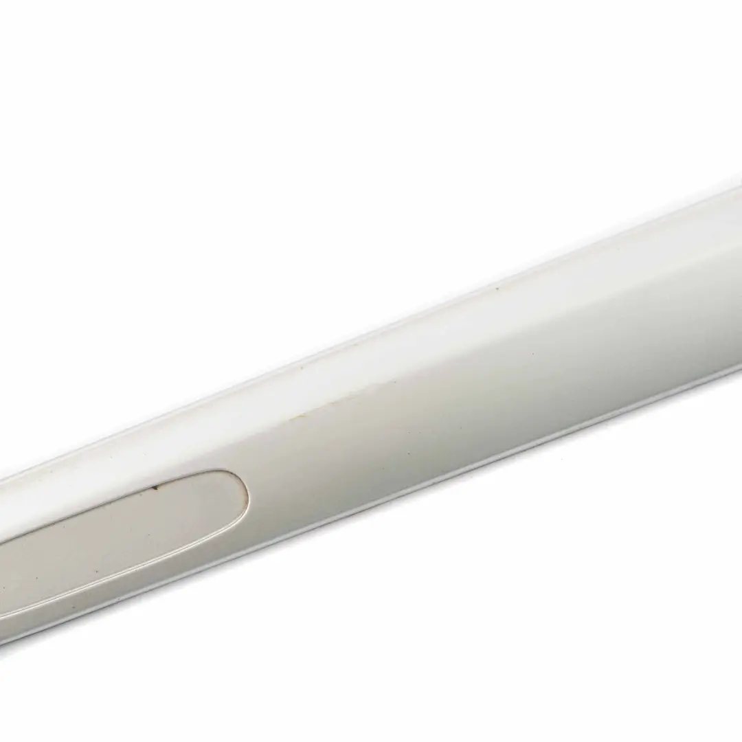 Moulure de Porte Avant Gauche Argent Brillant 9744 pour Mercedes W639 à propos du numéro de pièce A6396900262 Mercedes W639 Moulure de Porte Avant Gauche Argent Brillant 9744 - SKU A6396900262-BRS - Numéro de pièce A6396900262