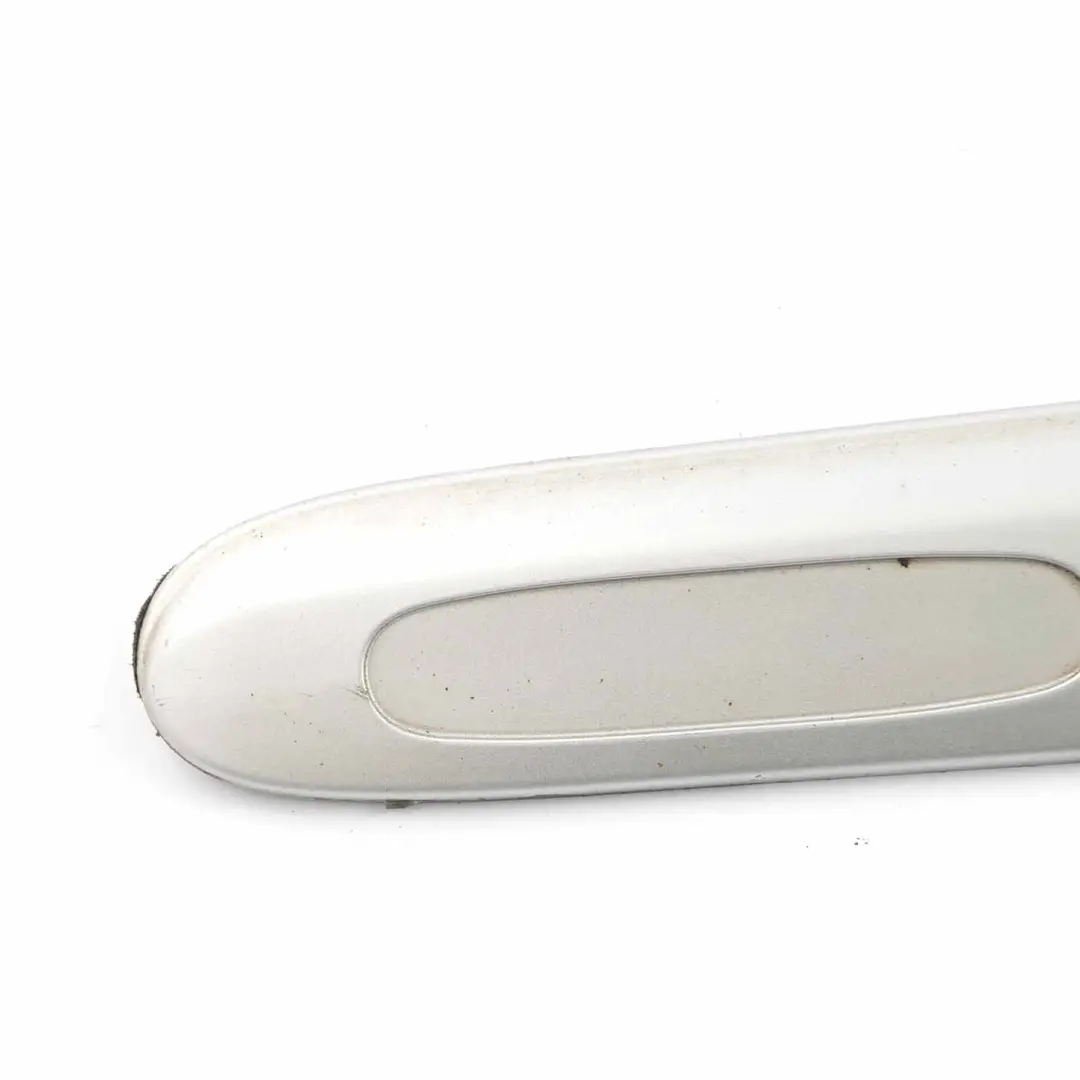 Moulure de Porte Avant Gauche Argent Brillant 9744 pour Mercedes W639 à propos du numéro de pièce A6396900262 Mercedes W639 Moulure de Porte Avant Gauche Argent Brillant 9744 - SKU A6396900262-BRS - Numéro de pièce A6396900262