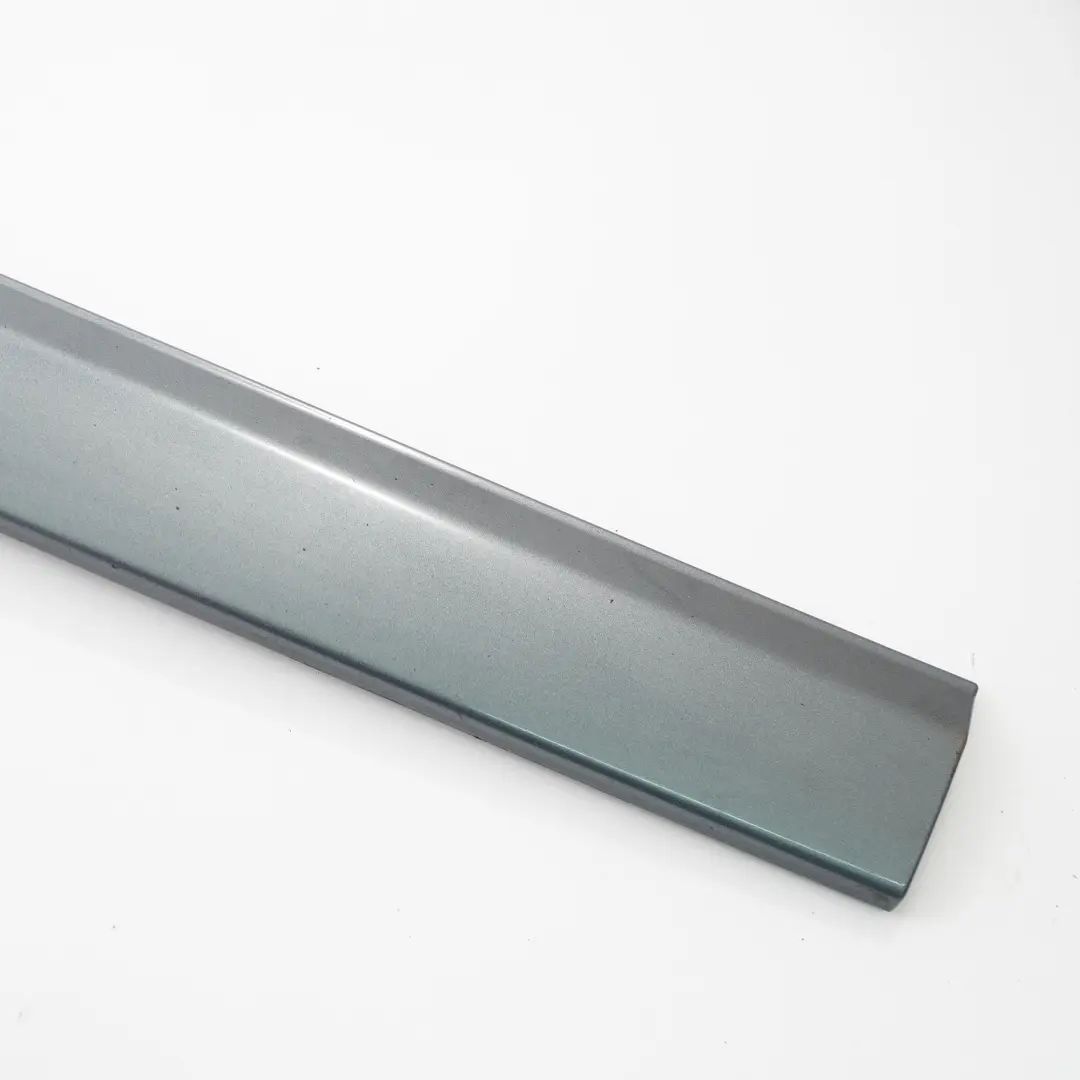 Listwa Drzwi Lewy Przód Flint Grey Metallic - 368 do Mercedes Vito W639 o numerze A6396900262 Mercedes Vito W639 Listwa Drzwi Lewy Przód Flint Grey Metallic - 368 - SKU A6396900262-FLG - Numer Części A6396900262