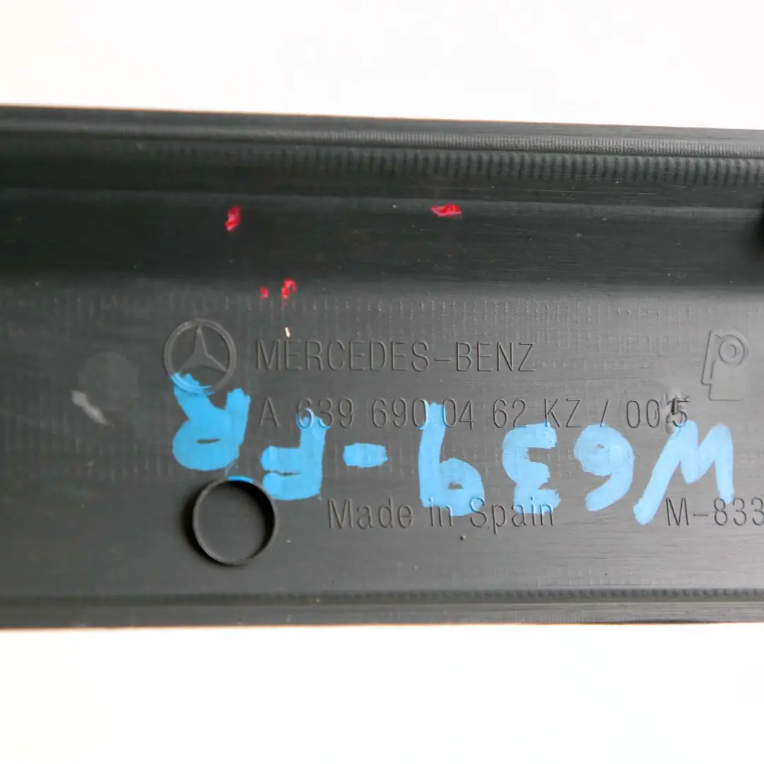 Moulure de protection porte avant droite appretee pour Mercedes Vito W639 à propos du numéro de pièce A6396900462 Mercedes Vito W639 Moulure de protection porte avant droite appretee - SKU A6396900462 - Numéro de pièce A6396900462