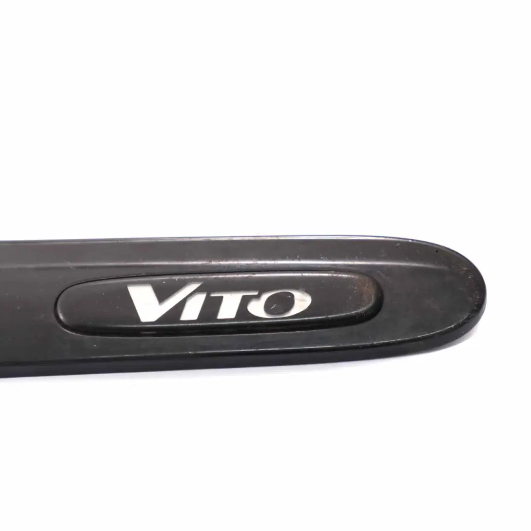 Porta destra Striscia modanatura Obsidian Black -197 per Mercedes W639 con numero di parte A6396900562 Mercedes W639 Porta destra Striscia modanatura Obsidian Black -197 - SKU A6396900562-OB - Numero di parte A6396900562