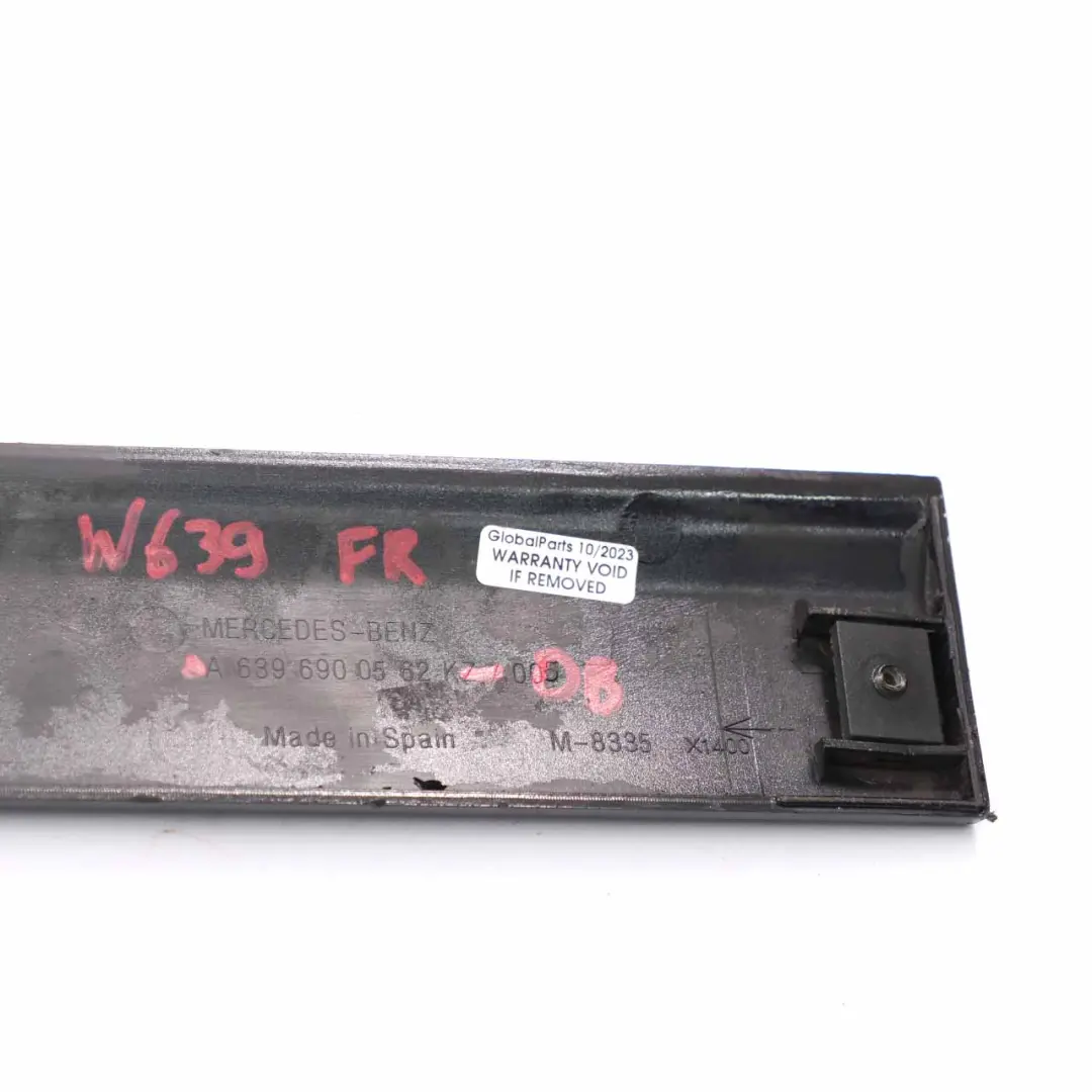 Puerta Derecha Tira Moldura Obsidian Black para Mercedes W639 con número de pieza A6396900562 Mercedes W639 Puerta Derecha Tira Moldura Obsidian Black - SKU A6396900562-OB - Número de pieza A6396900562