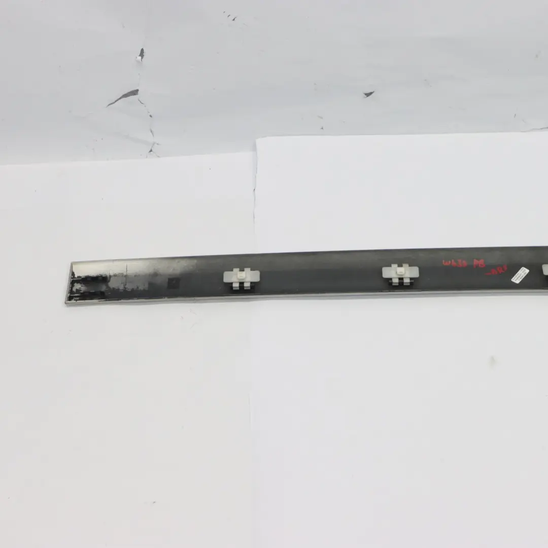 Mercedes W639 Puerta Corredera Derecha Tira Moldura Negro Obsidiana - SKU A6396901362-BRS - Número de pieza A6396901362