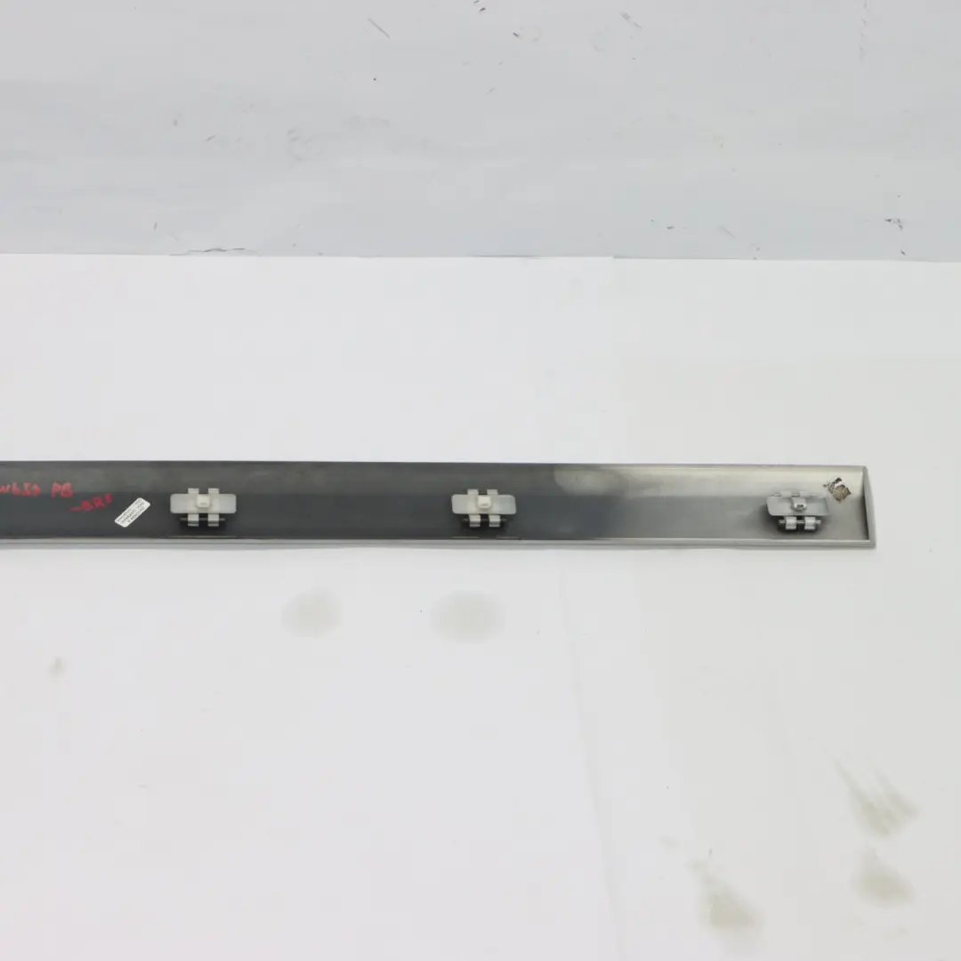 Puerta Corredera Derecha Tira Moldura Negro Obsidiana para Mercedes W639 con número de pieza A6396901362 Mercedes W639 Puerta Corredera Derecha Tira Moldura Negro Obsidiana - SKU A6396901362-BRS - Número de pieza A6396901362