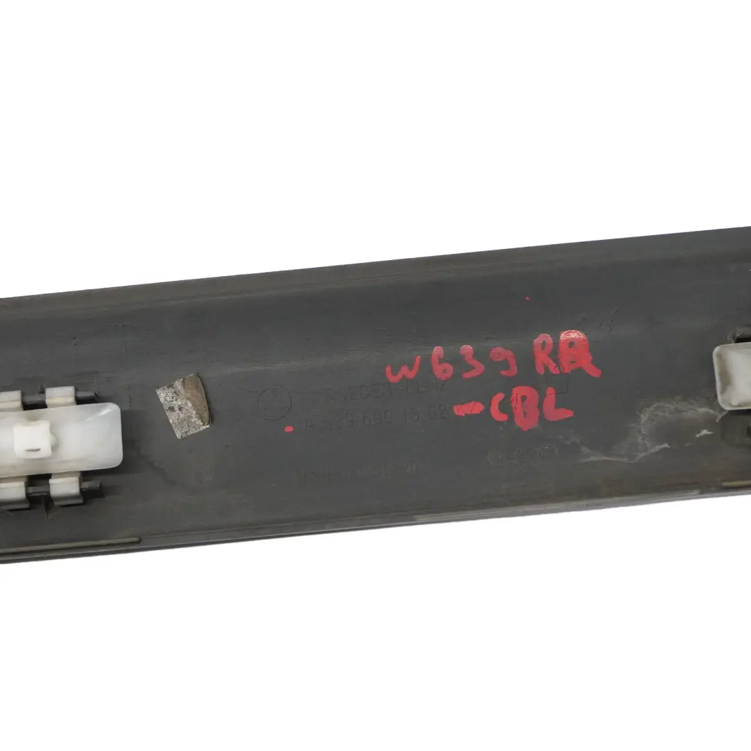 Puerta Corredera Derecha Tira de Moldura Negro para Mercedes W639 con número de pieza A6396901362 Mercedes W639 Puerta Corredera Derecha Tira de Moldura Negro - SKU A6396901362-CBL - Número de pieza A6396901362