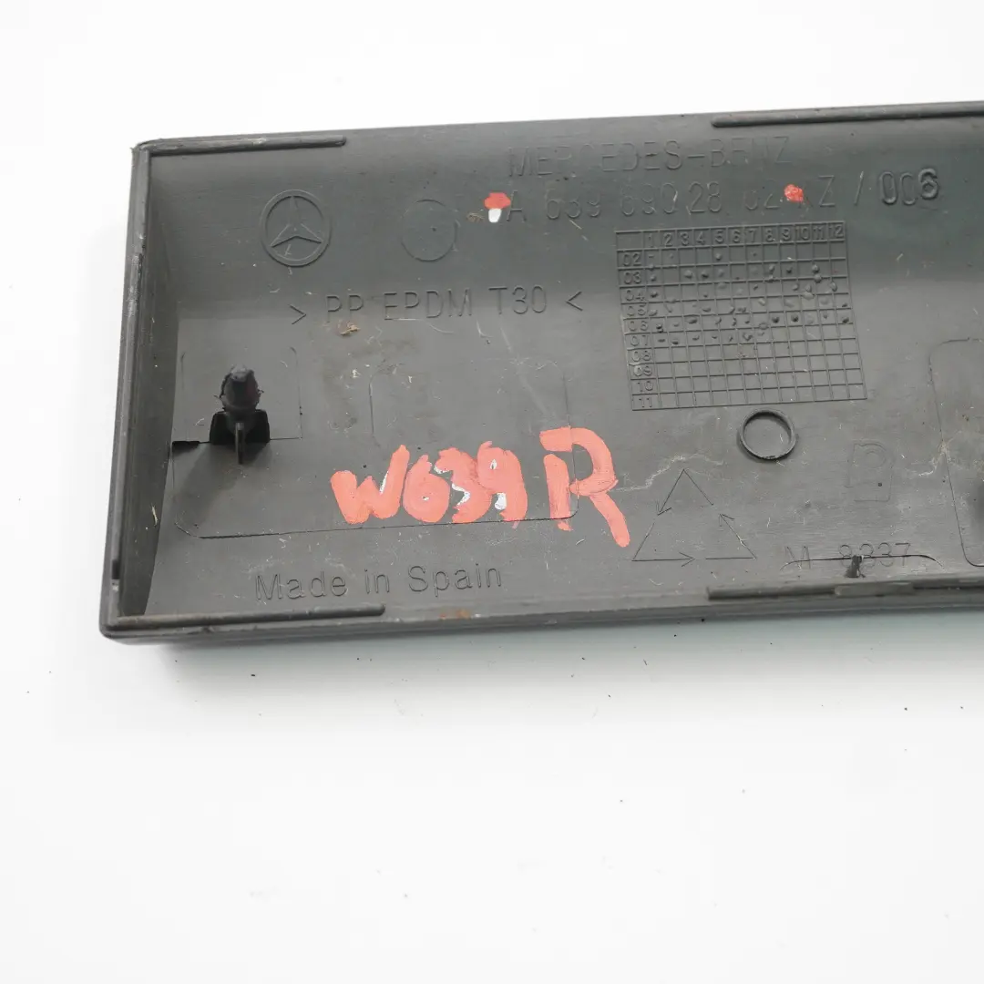 Mercedes W639 Bande d'habillage arrière droite Moulure inférieure - SKU A6396902862 - Numéro de pièce A6396902862