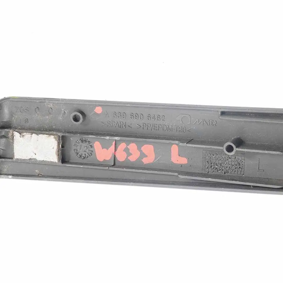 Guía Barra Techo Frente Izquierda Cubierta para Mercedes Vito W639 con número de pieza A6396906462 Mercedes Vito W639 Guía Barra Techo Frente Izquierda Cubierta - SKU A6396906462 - Número de pieza A6396906462