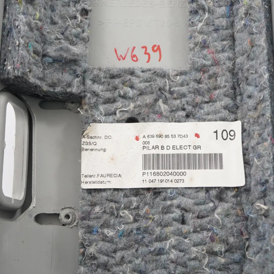 Rivestimento interno montante B superiore destro Grigio per Mercedes Vito W639 con numero di parte A6396908553 Mercedes Vito W639 Rivestimento interno montante B superiore destro Grigio - SKU A6396908553 - Numero di parte A6396908553