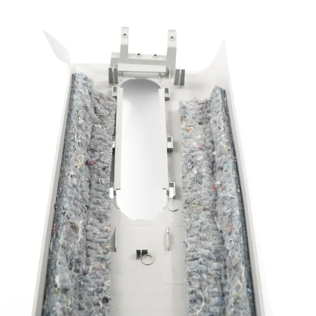 Embellecedor Interior Mercedes Vito W639 Tapa Pilar B Superior Derecha Gris para con número de pieza A6396908553 Embellecedor Interior Mercedes Vito W639 Tapa Pilar B Superior Derecha Gris - SKU A6396908553 - Número de pieza A6396908553