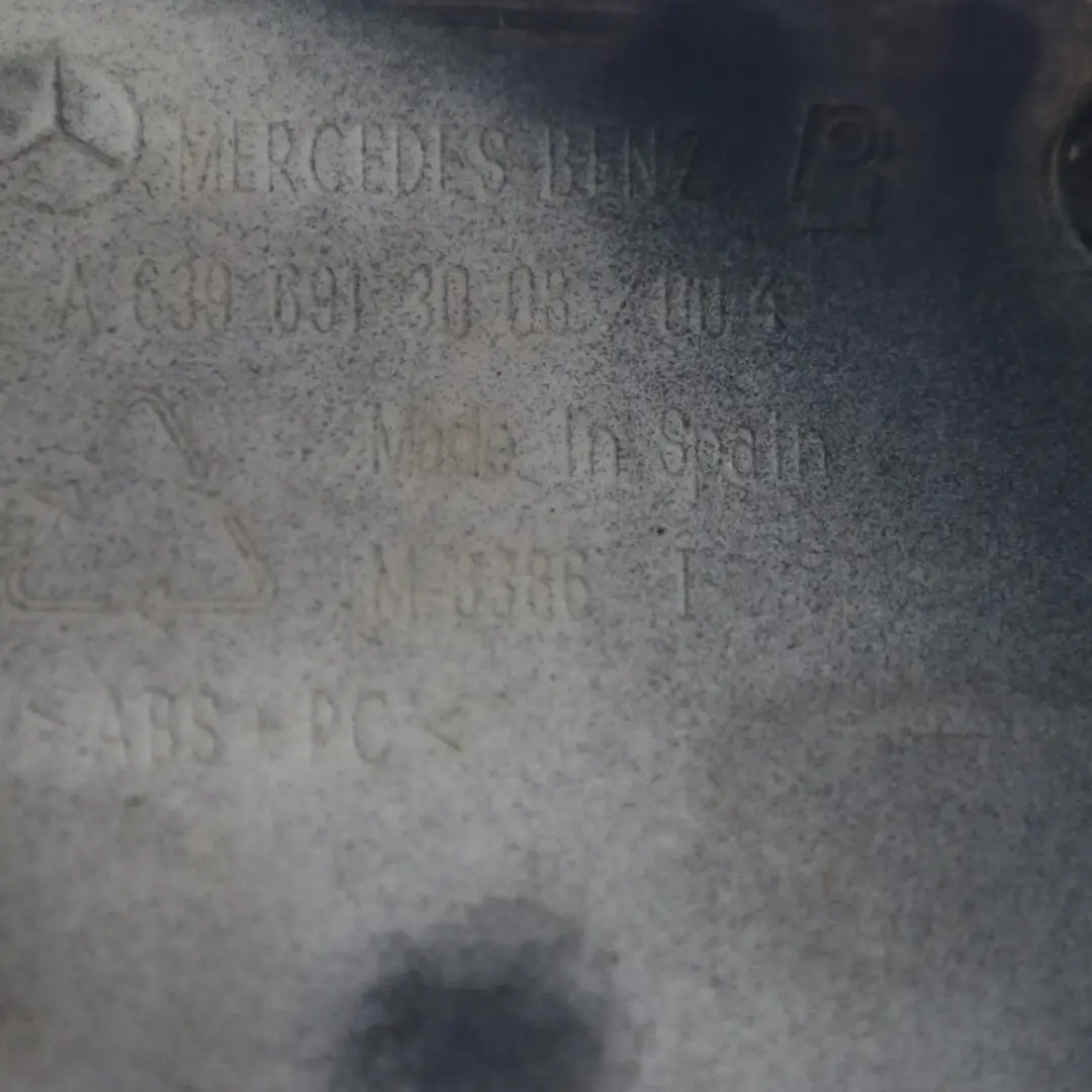 Osłona Prowadnicy Drzwi Lewy Tył do Mercedes W639 o numerze A6396913008 Mercedes W639 Osłona Prowadnicy Drzwi Lewy Tył - SKU A6396913008-OB - Numer Części A6396913008