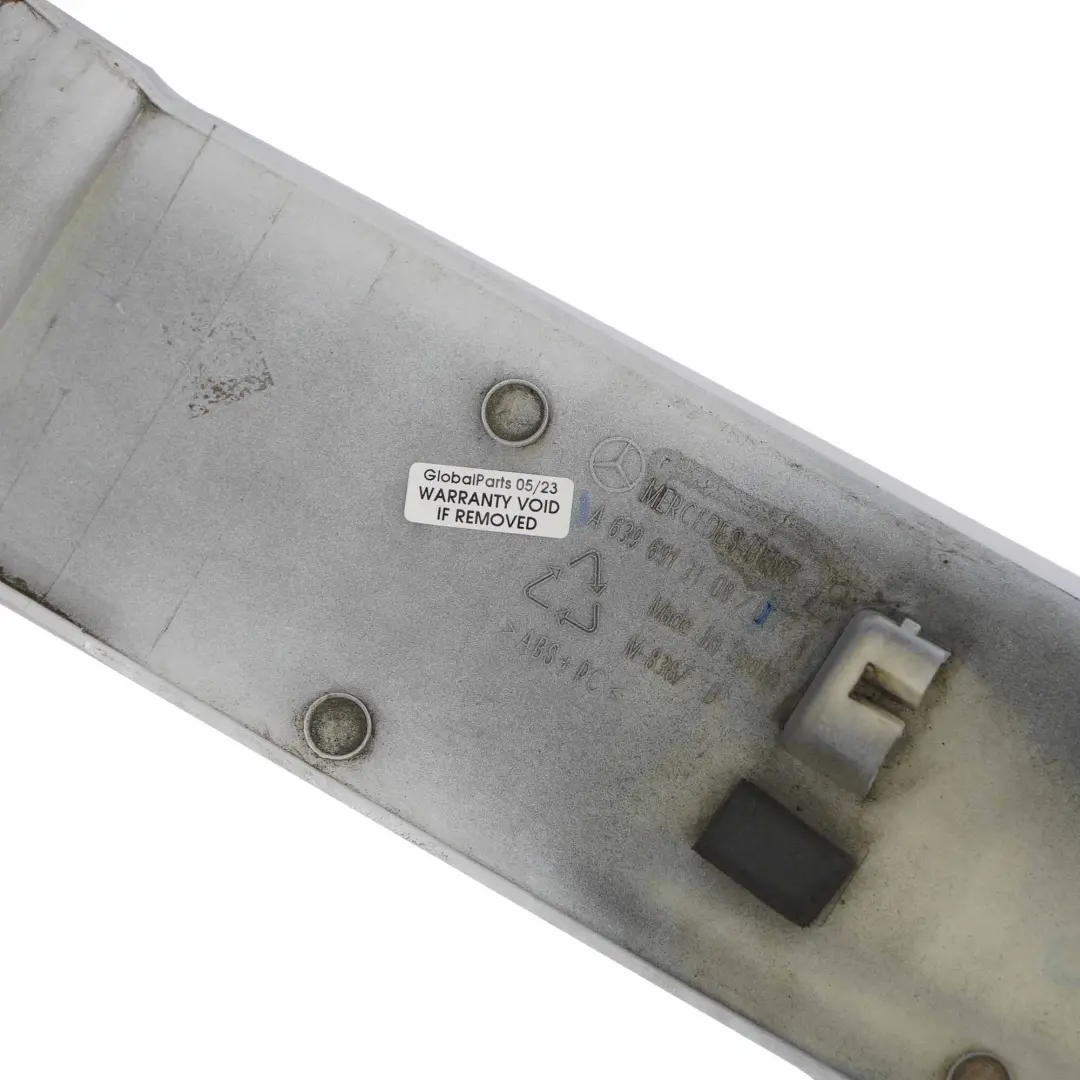 Cache Rail Latéral Arrière Droit Porte Coulissante Blanc 9147 pour Mercedes Vito W639 à propos du numéro de pièce A6396913108 Mercedes Vito W639 Cache Rail Latéral Arrière Droit Porte Coulissante Blanc 9147 - SKU A6396913108-ARW1 - Numéro de pièce A6396913108