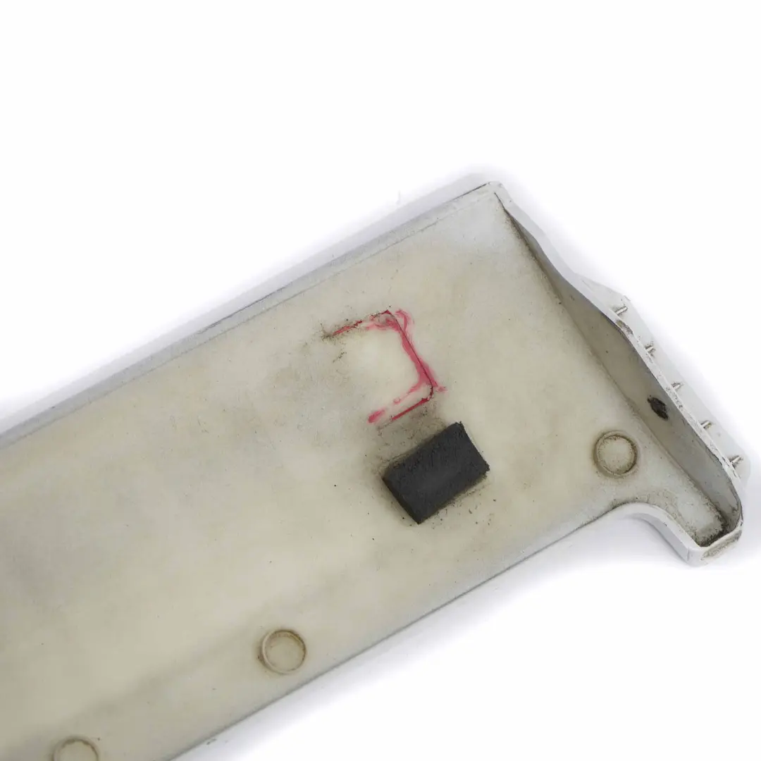 Osłona Szyny Prawej Biała 9147 do Mercedes Vito W639 o numerze A6396913108 Mercedes Vito W639 Osłona Szyny Prawej Biała 9147 - SKU A6396913108-ARW1 - Numer Części A6396913108