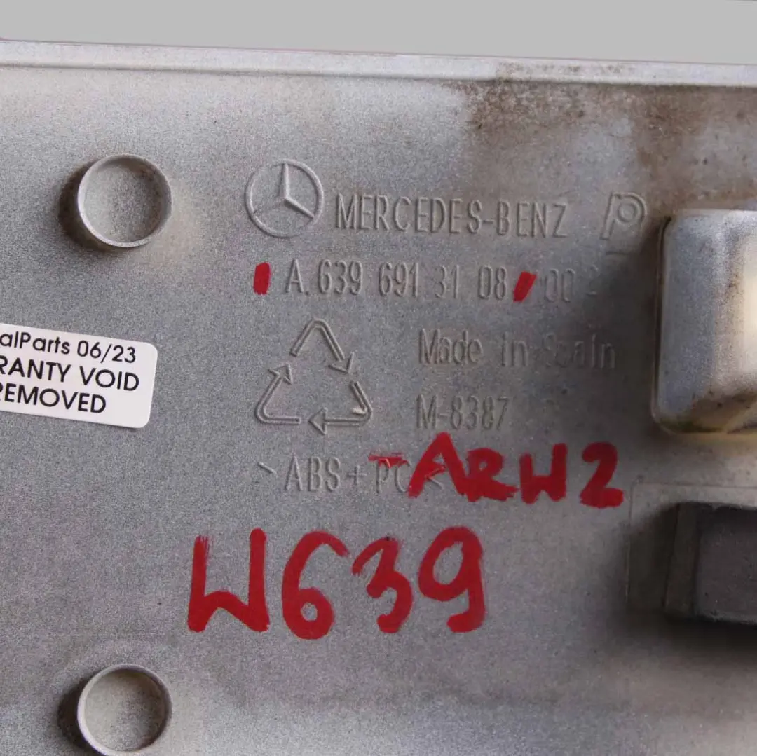 Side Rail Cover Rear Right O/S Sliding Door Panel White 9147 to Mercedes Vito W639 with Part number A6396913108 Mercedes Vito W639 Side Rail Cover Rear Right O/S Sliding Door Panel White 9147 - SKU A6396913108-ARW2 - Part number A6396913108