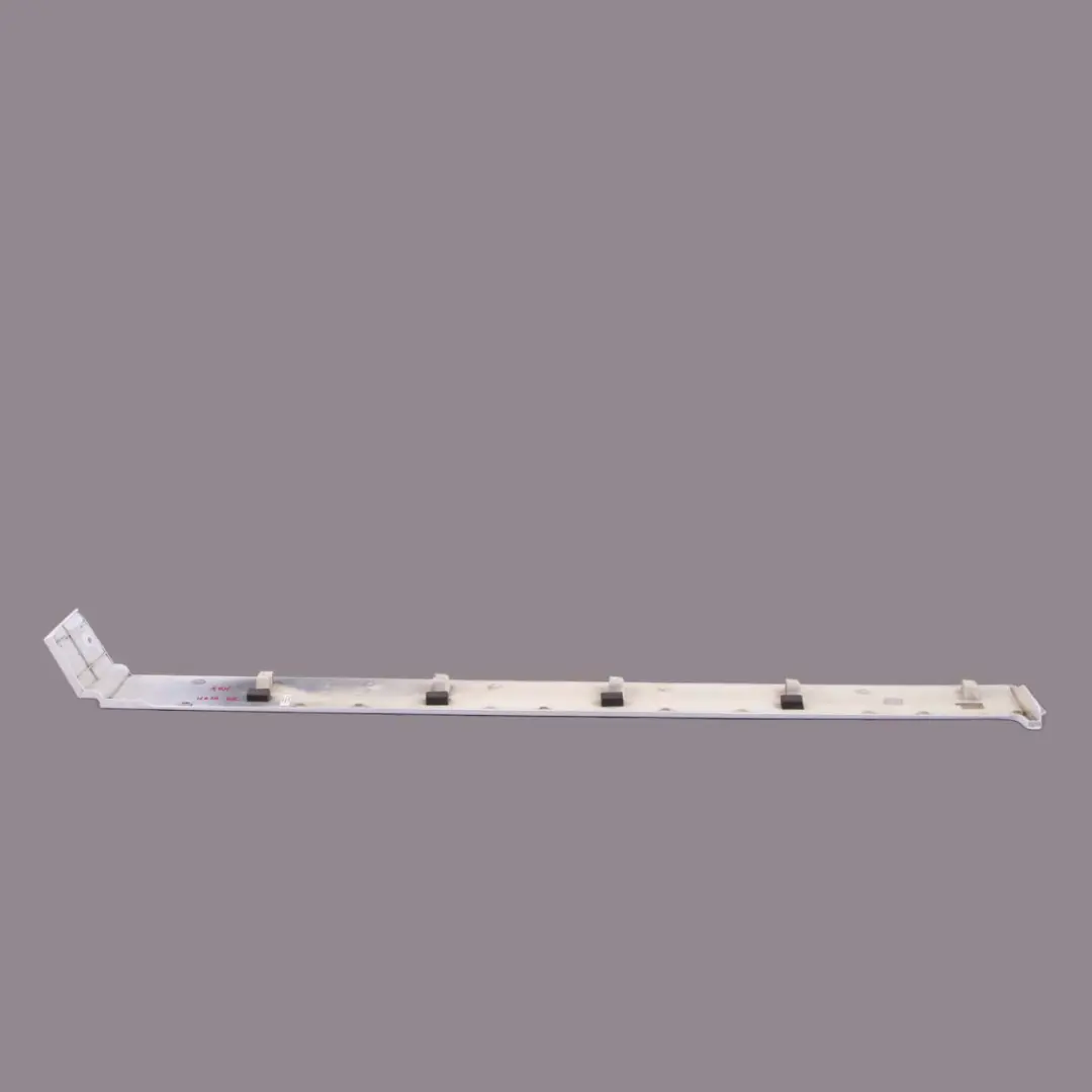 Side Rail Cover Rear Right Sliding Door Panel White pour Mercedes Vito W639 à propos du numéro de pièce A6396913108 Mercedes Vito W639 Side Rail Cover Rear Right Sliding Door Panel White - SKU A6396913108-ARW - Numéro de pièce A6396913108