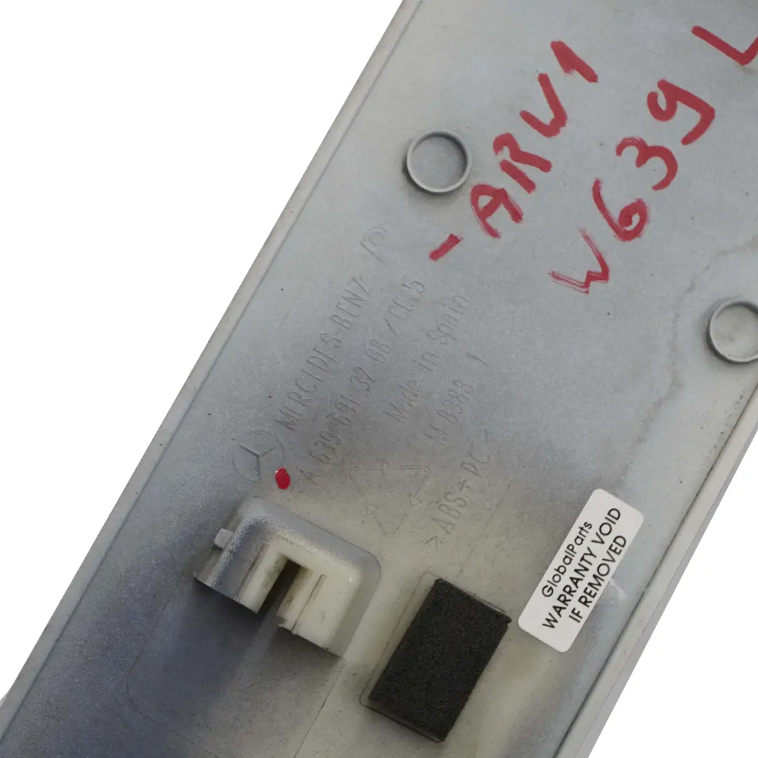 Rail de garniture porte coulissante arriere gauche panneau pour Mercedes Vito W639 à propos du numéro de pièce A6396913208 Mercedes Vito W639 Rail de garniture porte coulissante arriere gauche panneau - SKU A6396913208-ARW1 - Numéro de pièce A6396913208