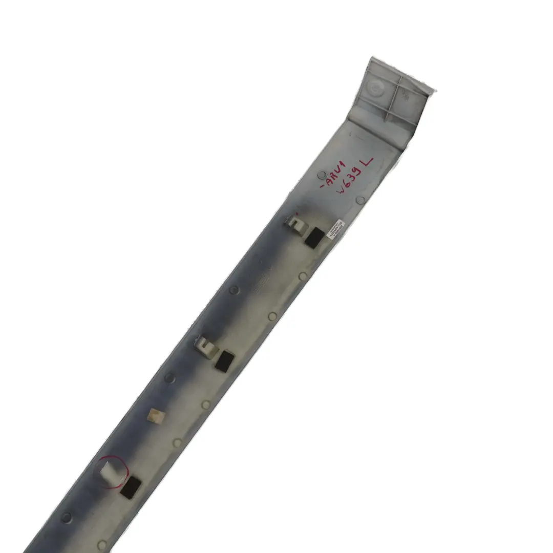 Rail de garniture porte coulissante arriere gauche panneau pour Mercedes Vito W639 à propos du numéro de pièce A6396913208 Mercedes Vito W639 Rail de garniture porte coulissante arriere gauche panneau - SKU A6396913208-ARW1 - Numéro de pièce A6396913208