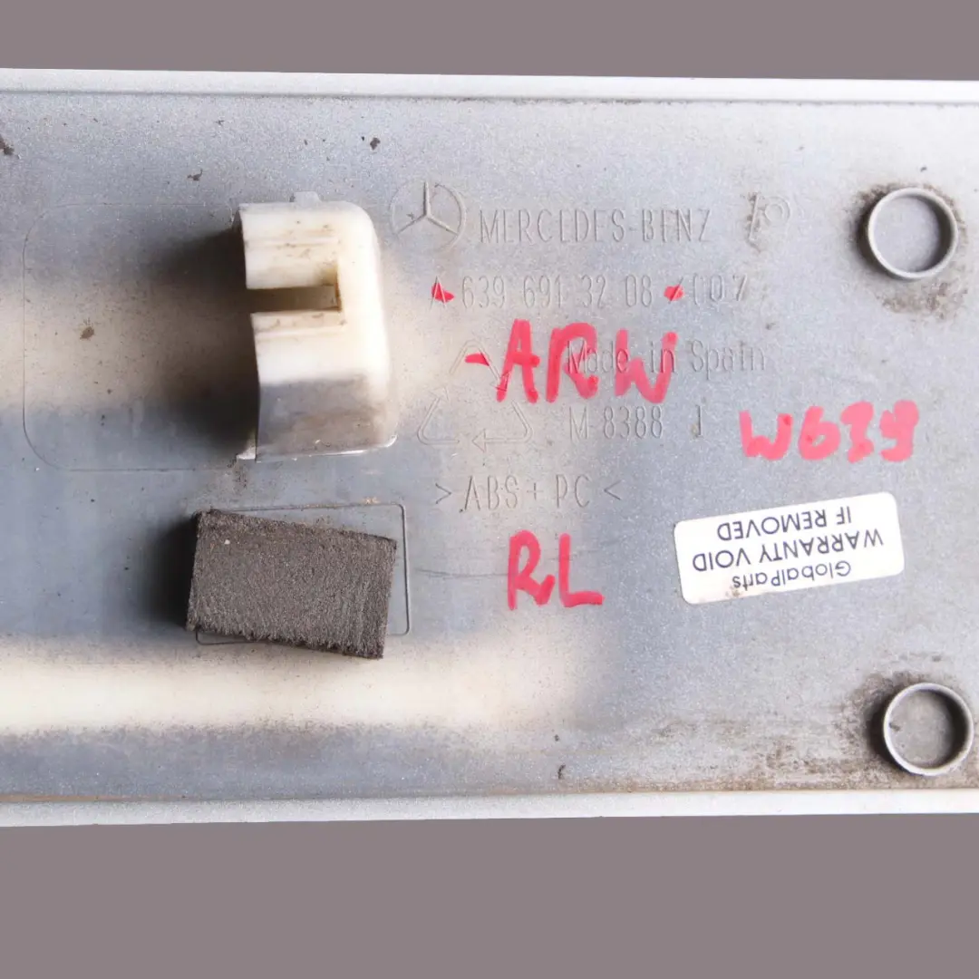 Seiten Reling Verkleidung Hinten Links Arktis Weiß 9147 für Mercedes W639 mit Teilenummer A6396913208 Mercedes W639 Seiten Reling Verkleidung Hinten Links Arktis Weiß 9147 - SKU A6396913208-ARW - Teilenummer A6396913208