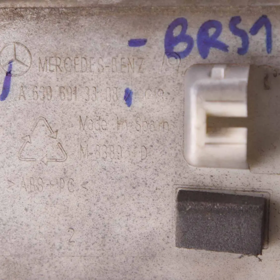 Schiebetür Schiene Zierleiste Rechts Silber - 9744 für Mercedes Vito Viano W639 mit Teilenummer A6396913308 Mercedes Vito Viano W639 Schiebetür Schiene Zierleiste Rechts Silber - 9744 - SKU A6396913308-BRS1 - Teilenummer A6396913308