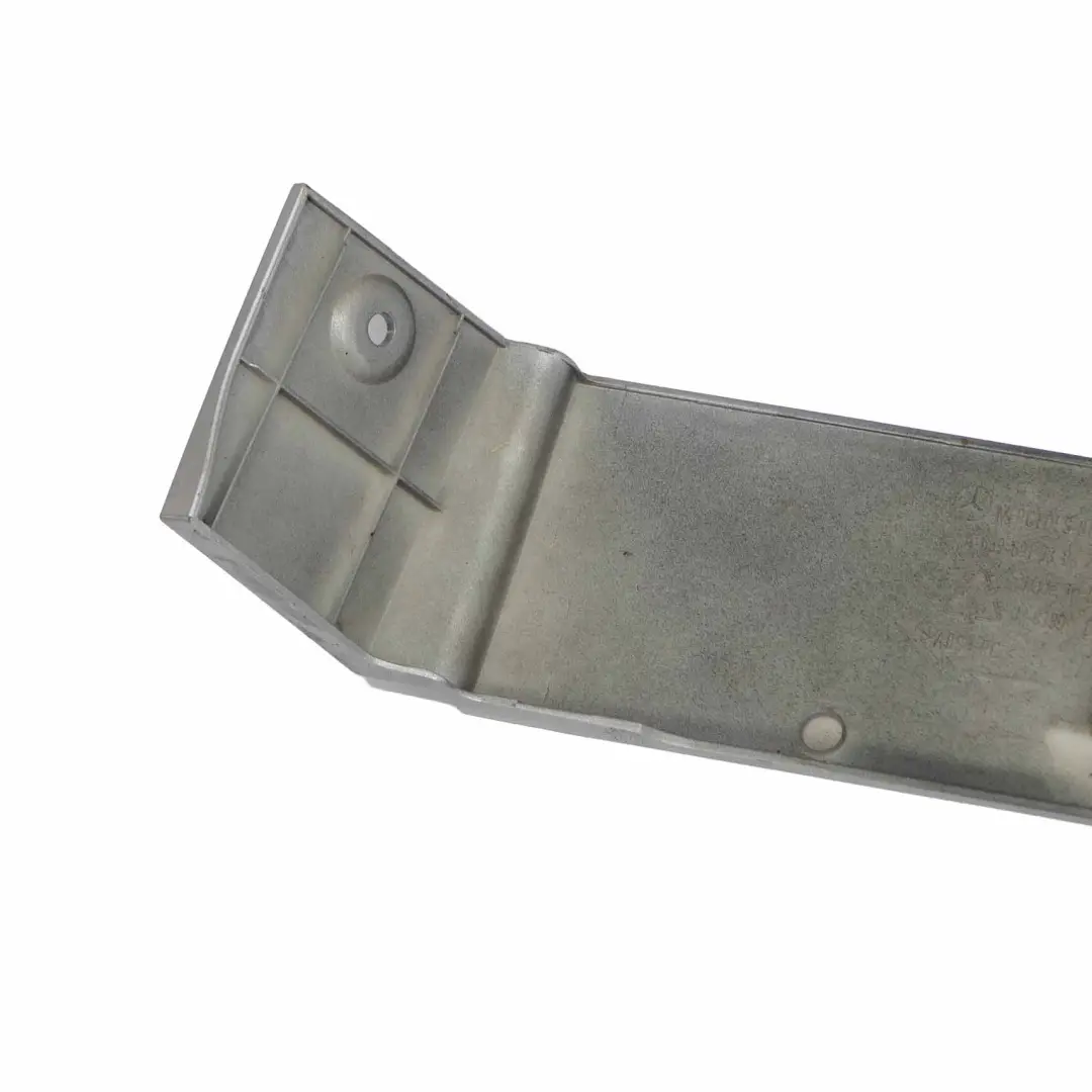 Rail de Garniture Porte Coulissante Arriere Droite Argent pour Mercedes Vito W639 à propos du numéro de pièce A6396913308 Mercedes Vito W639 Rail de Garniture Porte Coulissante Arriere Droite Argent - SKU A6396913308-BRS - Numéro de pièce A6396913308