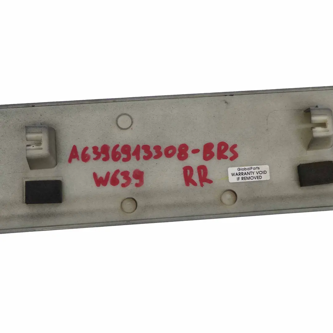 Embellecedor Puerta Corredera Trasera Derecha Panel Plata para Mercedes Vito W639 con número de pieza A6396913308 Mercedes Vito W639 Embellecedor Puerta Corredera Trasera Derecha Panel Plata - SKU A6396913308-BRS - Número de pieza A6396913308