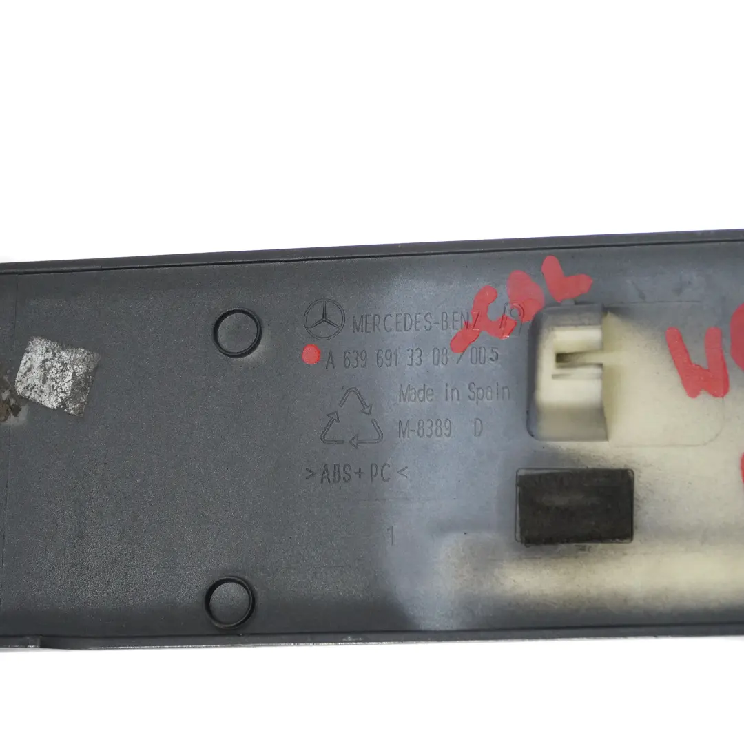 Mercedes W639 Moulure de porte coulissante droite Noir Carbone - 040 - SKU A6396913308-CBL - Numéro de pièce A6396913308