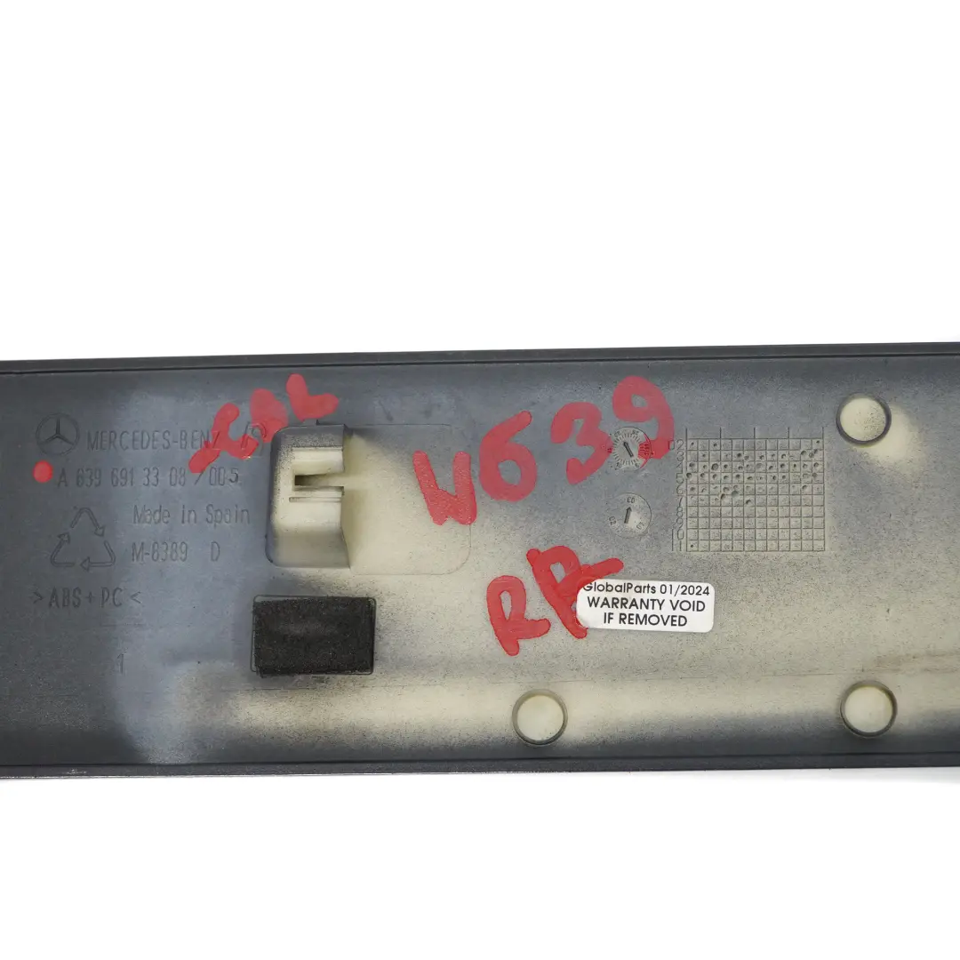 Destro Modanatura porta scorrevole Nero Carbonio - 040 per Mercedes W639 con numero di parte A6396913308 Mercedes W639 Destro Modanatura porta scorrevole Nero Carbonio - 040 - SKU A6396913308-CBL - Numero di parte A6396913308