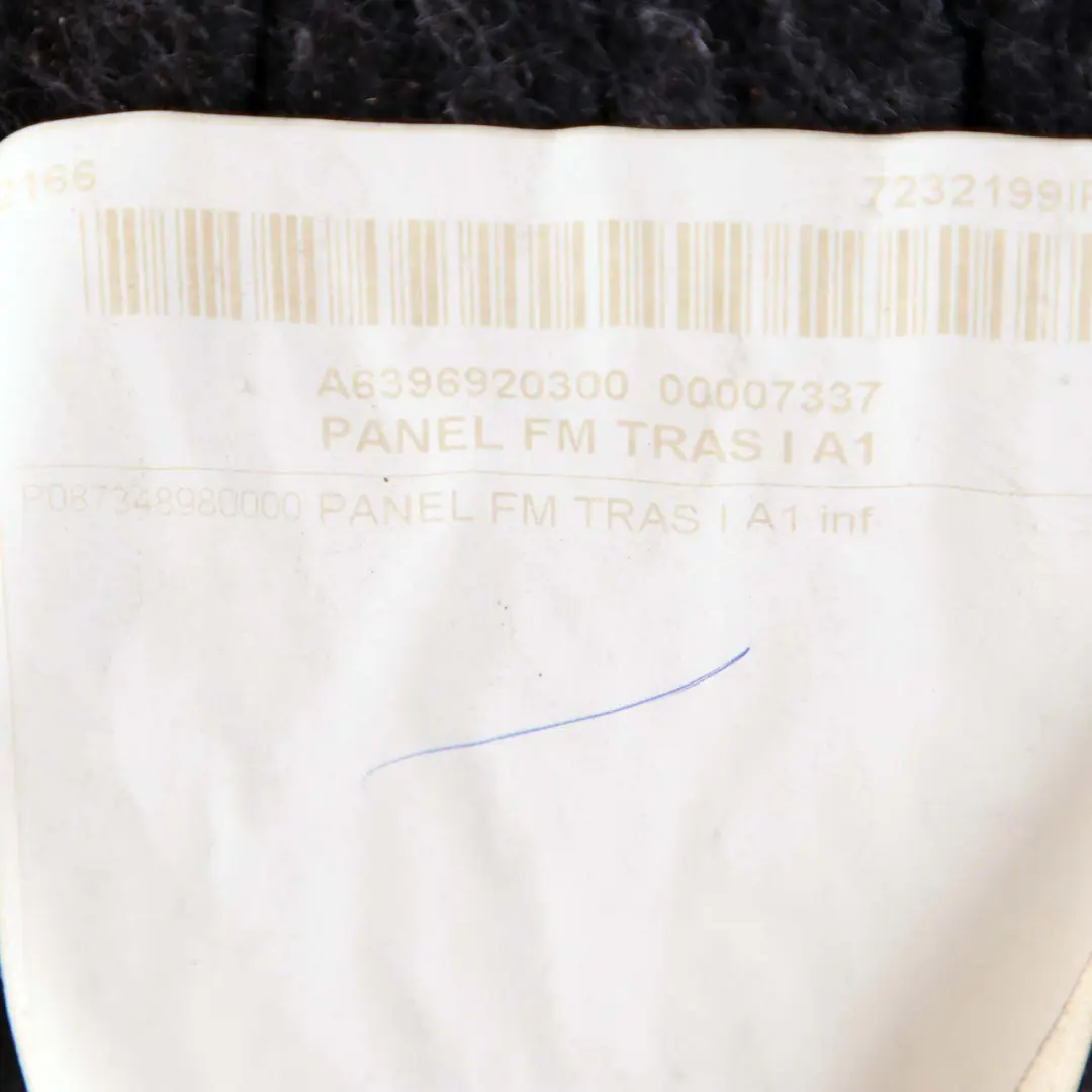 Pannello copertura posteriore sinistro inferiore interno grigio per Mercedes W639 con numero di parte A6396920300 Mercedes W639 Pannello copertura posteriore sinistro inferiore interno grigio - SKU A6396920300 - Numero di parte A6396920300