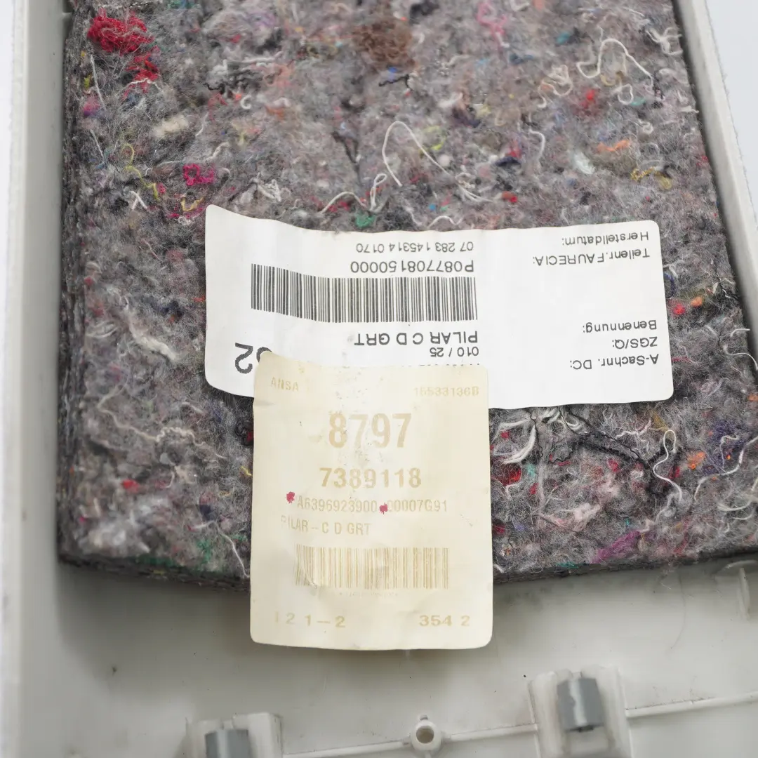 Innen verkleidung C Säule Abdeckung Rechts Grau für Mercedes Vito W639 mit Teilenummer A6396923900 Mercedes Vito W639 Innen verkleidung C Säule Abdeckung Rechts Grau - SKU A6396923900 - Teilenummer A6396923900