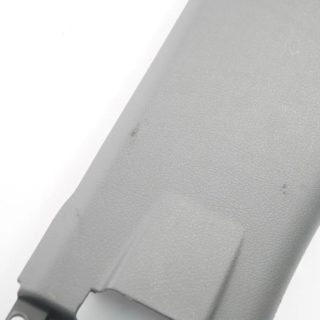 Tapiceria Interior Mercedes Vito W639 Tapa Inferior Derecha Gris para con número de pieza A6396925100 Tapiceria Interior Mercedes Vito W639 Tapa Inferior Derecha Gris - SKU A6396925100 - Número de pieza A6396925100