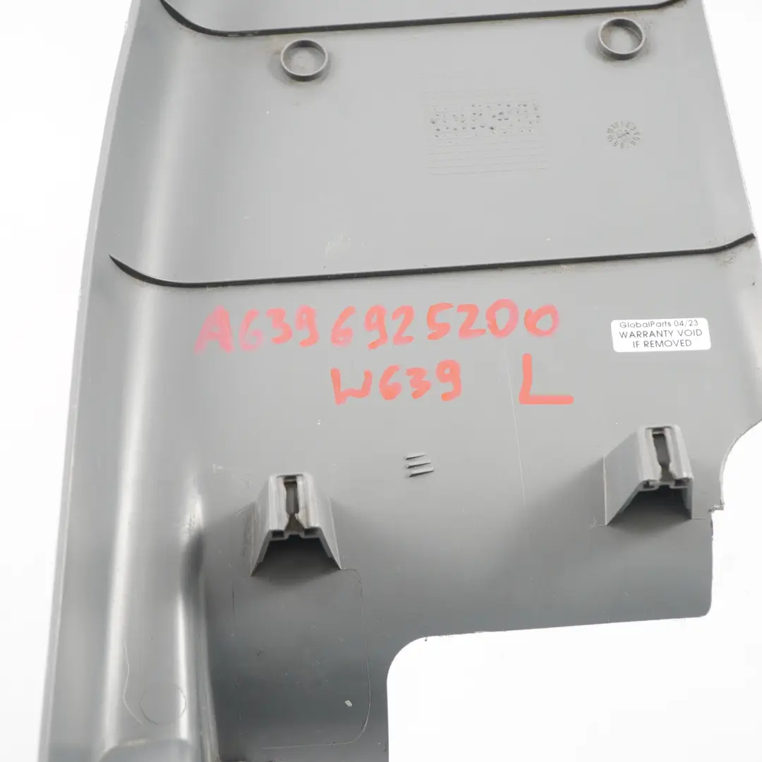 Innenverkleidung B-Säule untere Abdeckung links grau für Mercedes W639 mit Teilenummer A6396925200 Mercedes W639 Innenverkleidung B-Säule untere Abdeckung links grau - SKU A6396925200 - Teilenummer A6396925200