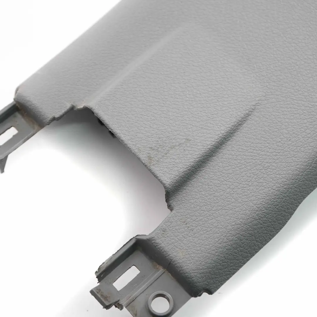 Innenverkleidung B-Säule untere Abdeckung links grau für Mercedes W639 mit Teilenummer A6396925200 Mercedes W639 Innenverkleidung B-Säule untere Abdeckung links grau - SKU A6396925200 - Teilenummer A6396925200