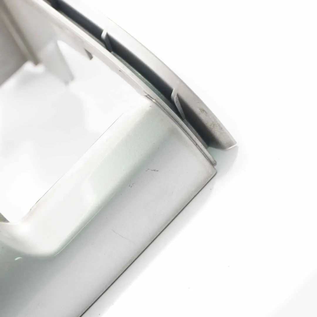 Moulure pare chocs arrière gauche Brilliant Silver pour Mercedes W639 à propos du numéro de pièce A6396940525 Mercedes W639 Moulure pare chocs arrière gauche Brilliant Silver - SKU A6396940525-BRS - Numéro de pièce A6396940525