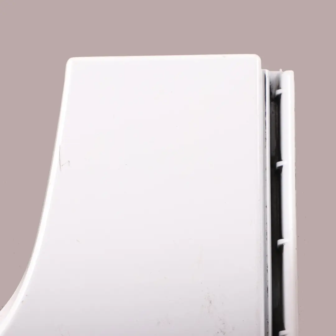 Bordo Angolare Paraurti Posteriore Sinistro Trim Bianco Artico per Mercedes W639 con numero di parte A6396940725 Mercedes W639 Bordo Angolare Paraurti Posteriore Sinistro Trim Bianco Artico - SKU A6396940725-ARW - Numero di parte A6396940725