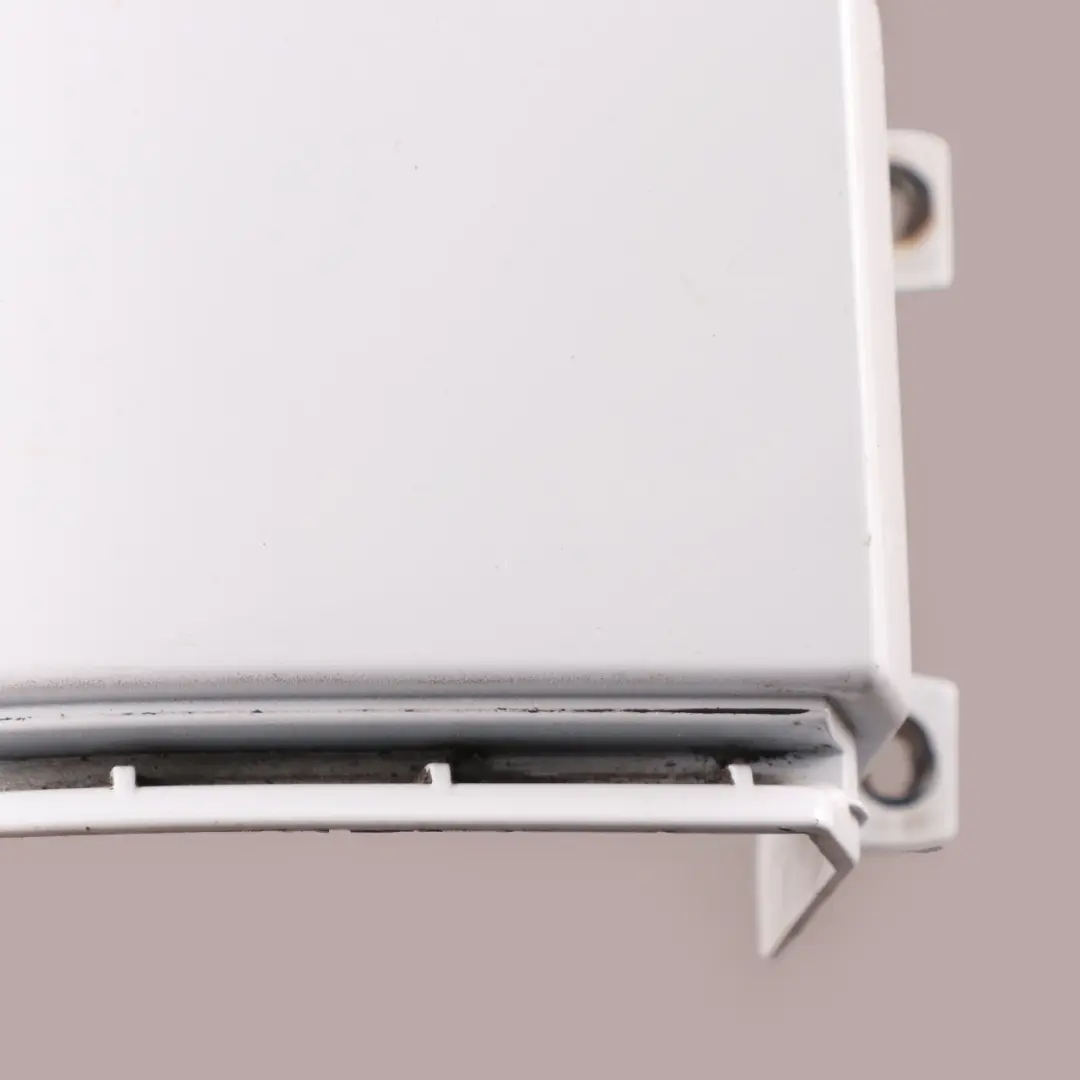 Bordo Angolare Paraurti Posteriore Sinistro Trim Bianco Artico per Mercedes W639 con numero di parte A6396940725 Mercedes W639 Bordo Angolare Paraurti Posteriore Sinistro Trim Bianco Artico - SKU A6396940725-ARW - Numero di parte A6396940725