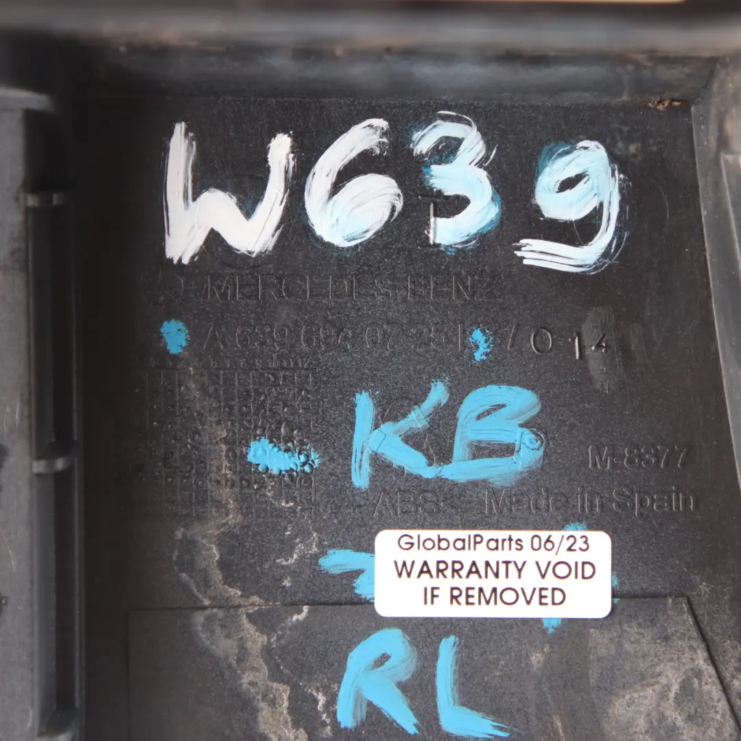 Borde Esquinero Parachoques Trasero Izquierdo Negro - 197 para Mercedes Vito W639 con número de pieza A6396940725 Mercedes Vito W639 Borde Esquinero Parachoques Trasero Izquierdo Negro - 197 - SKU A6396940725-OB - Número de pieza A6396940725