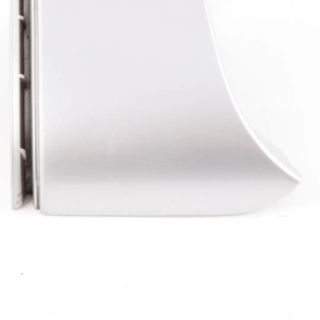 Pare-chocs arrière droit Trim Brilliant Silver 9744 pour Mercedes Vito W639 à propos du numéro de pièce A6396940825 Mercedes Vito W639 Pare-chocs arrière droit Trim Brilliant Silver 9744 - SKU A6396940825-BRS - Numéro de pièce A6396940825