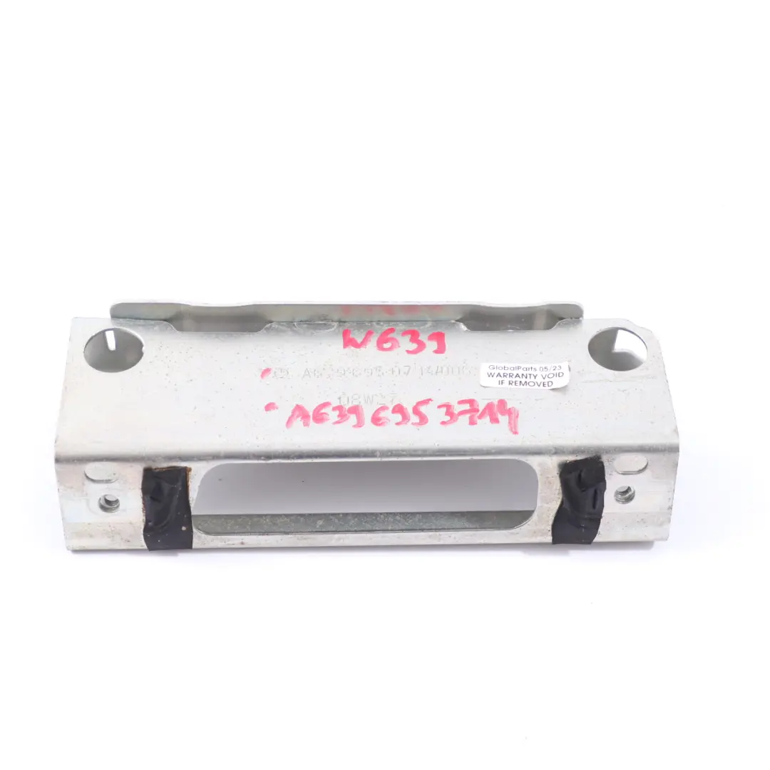 Supporto maniglia montaggio posteriore sinistro per Mercedes Vito W639 con numero di parte A6396950714 Mercedes Vito W639 Supporto maniglia montaggio posteriore sinistro - SKU A6396950714 - Numero di parte A6396950714