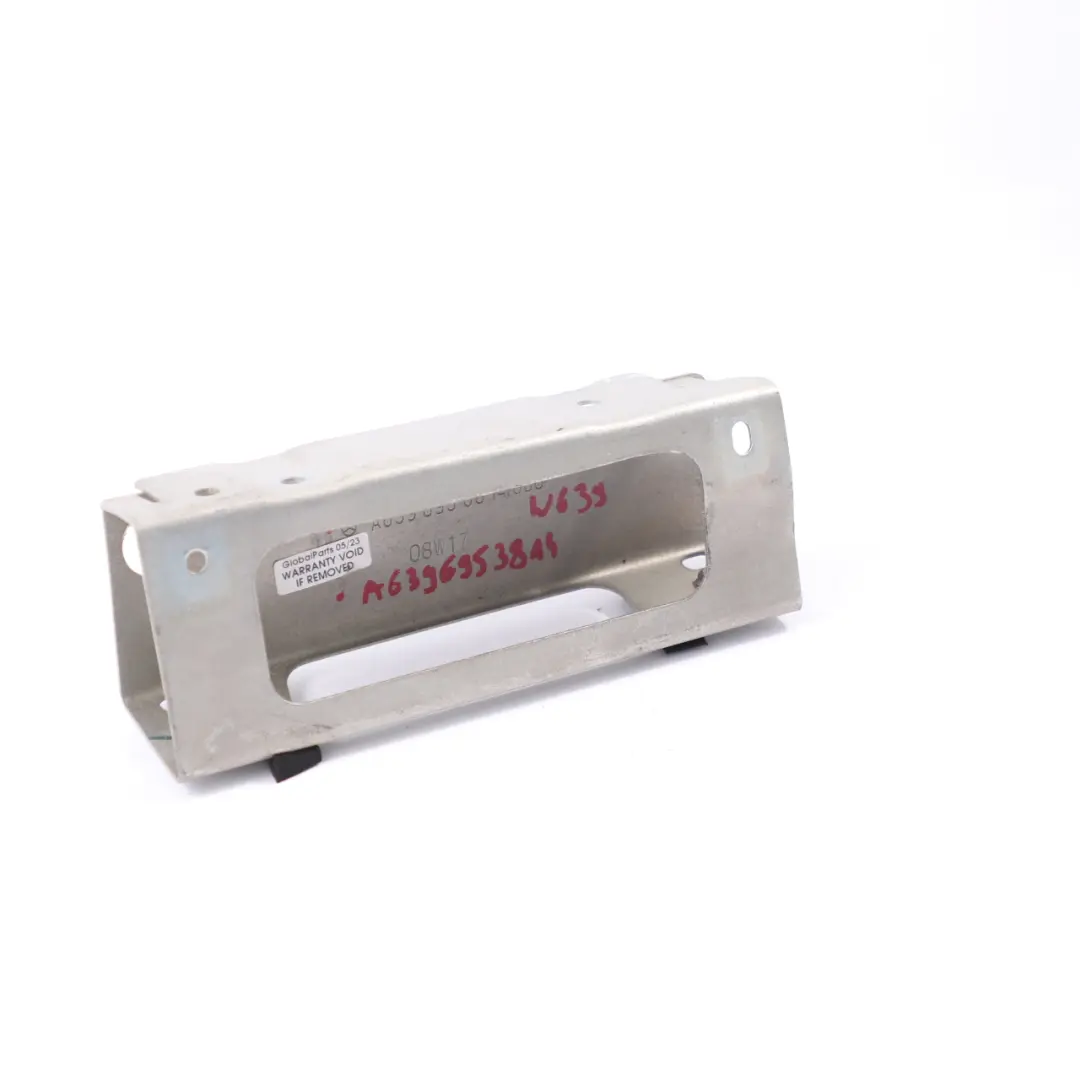 Roof Grab Bracket Handle Mount Rear Right O/S to Mercedes Vito W639 with Part number A6396950814 Mercedes Vito W639 Roof Grab Bracket Handle Mount Rear Right O/S - SKU A6396950814 - Part number A6396950814