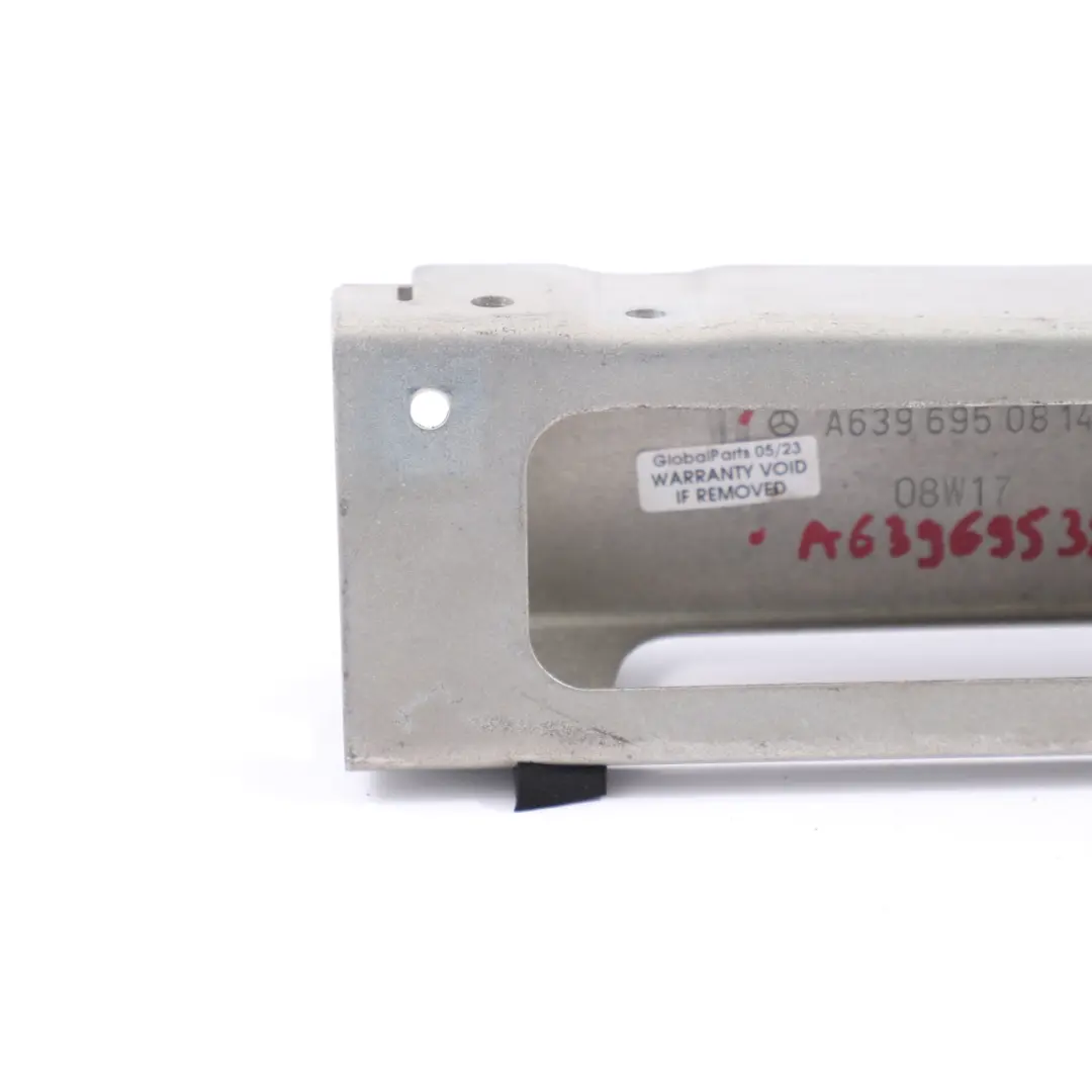 Mercedes Vito W639 Support de poignée de toit Montage arrière droite - SKU A6396950814 - Numéro de pièce A6396950814
