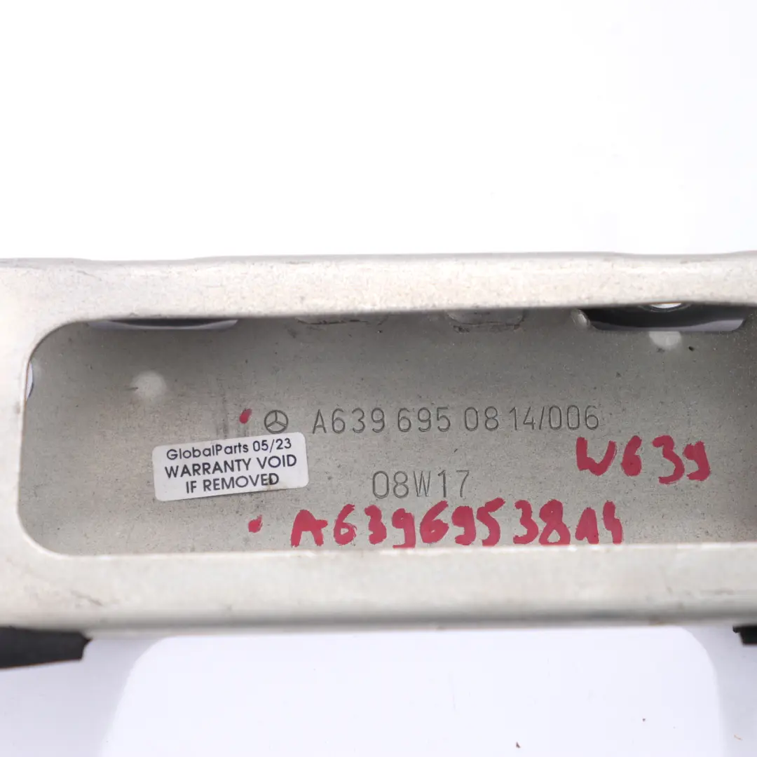 Mercedes Vito W639 Support de poignée de toit Montage arrière droite - SKU A6396950814 - Numéro de pièce A6396950814